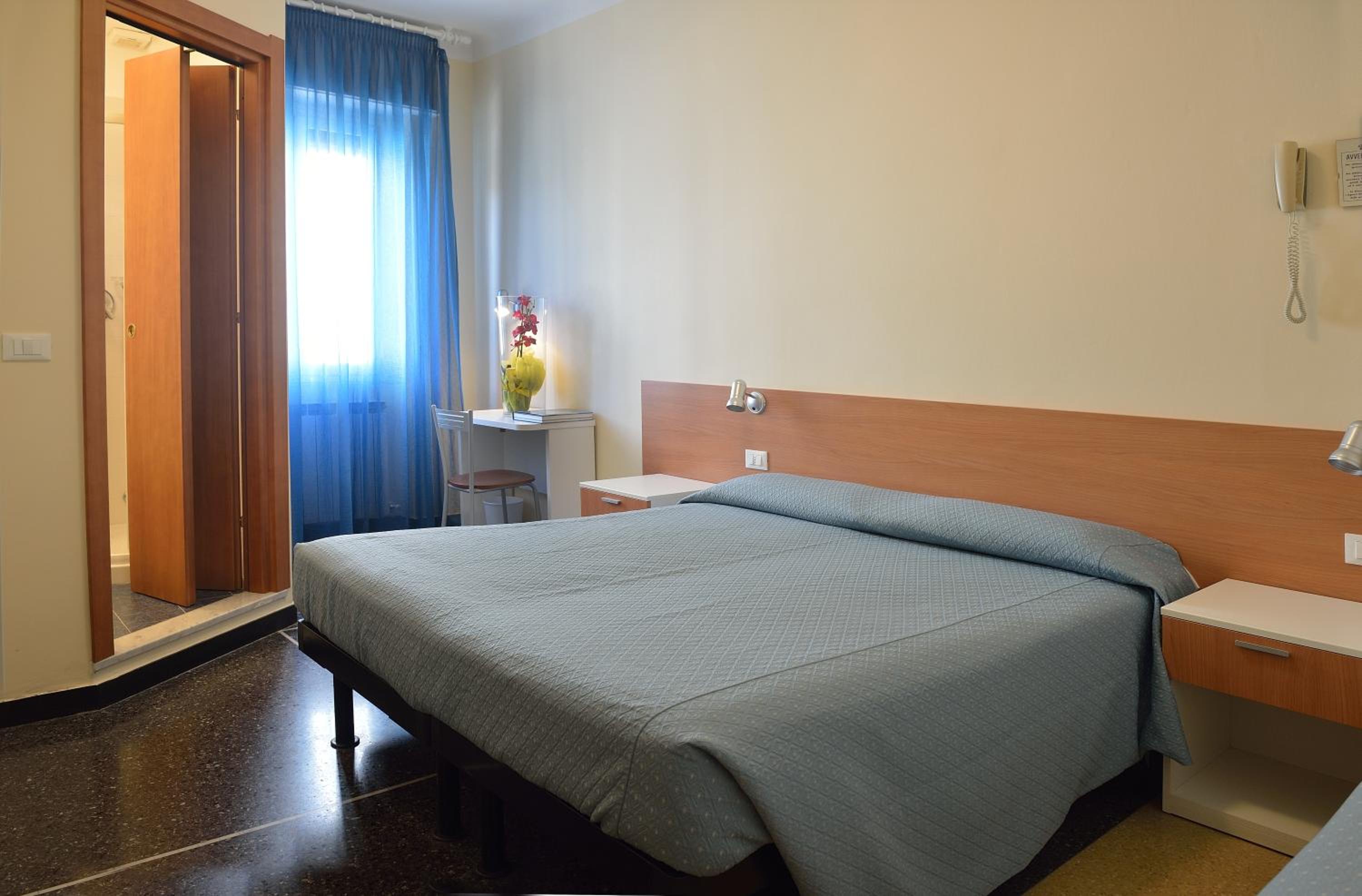 Double Room with Private Bathroom - Photo 5