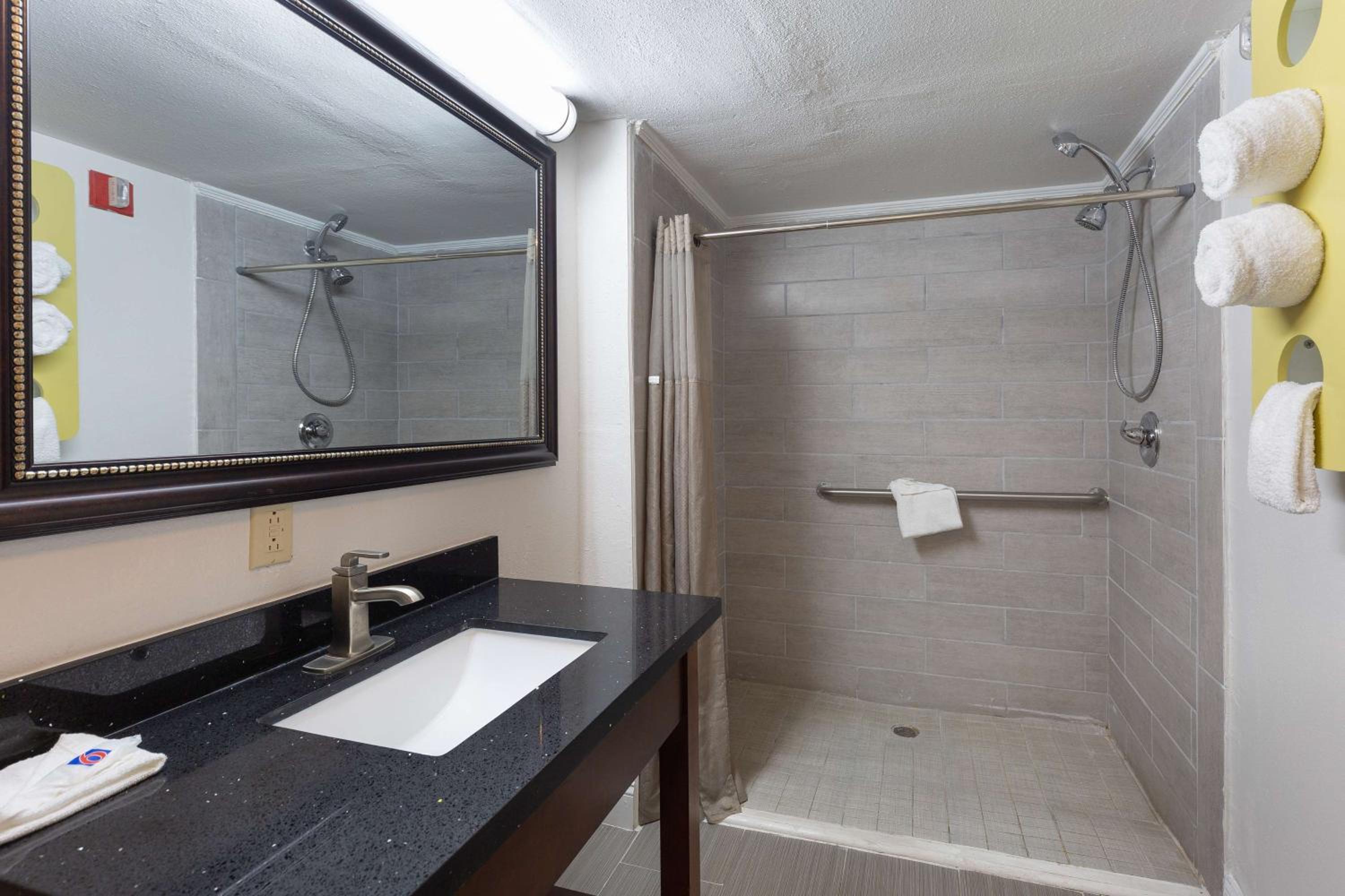 Queen Room with Two Queen Beds - Disability Access - Roll In Shower - Photo 8