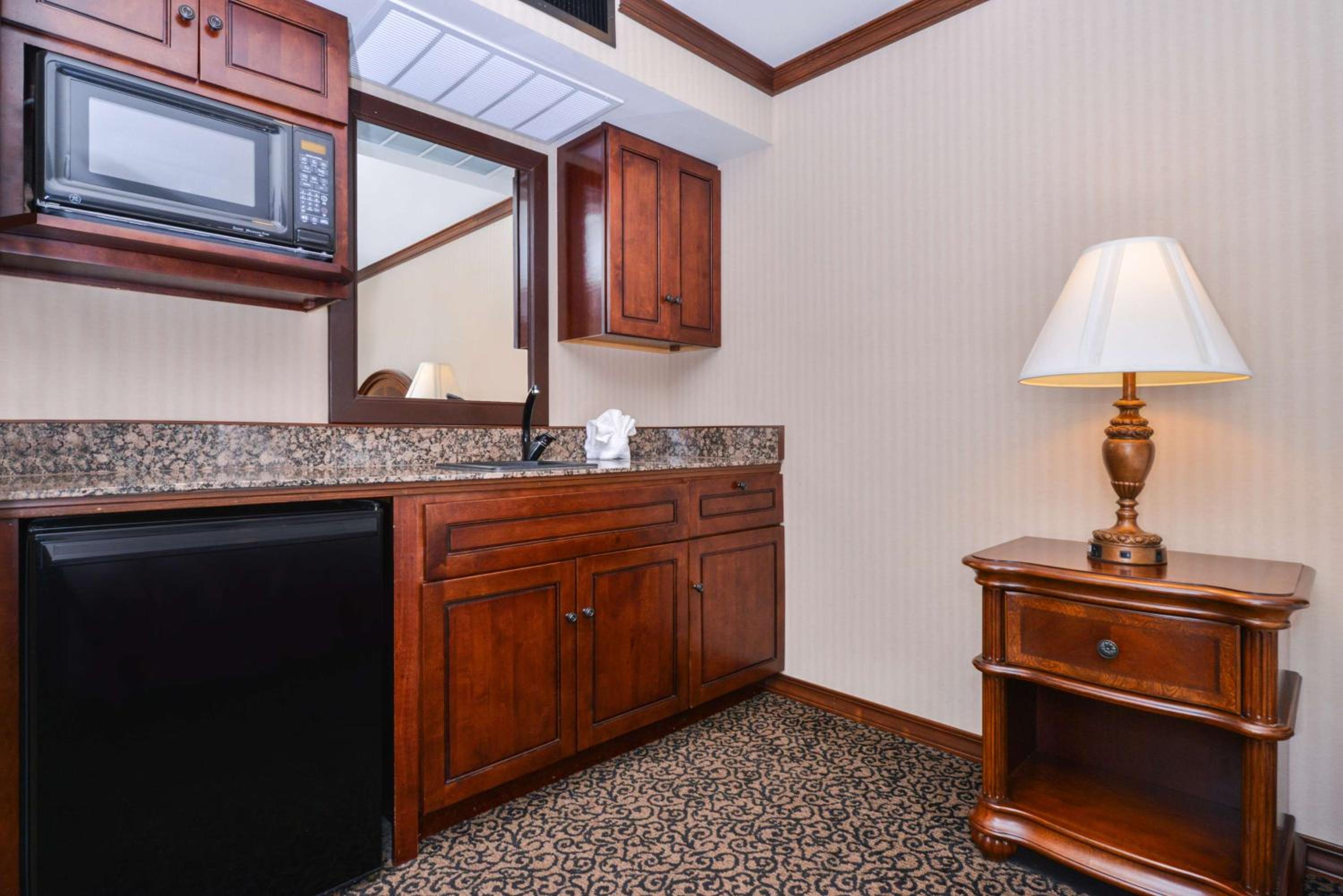 King Room With Kitchenette - Non Smoking photo 3