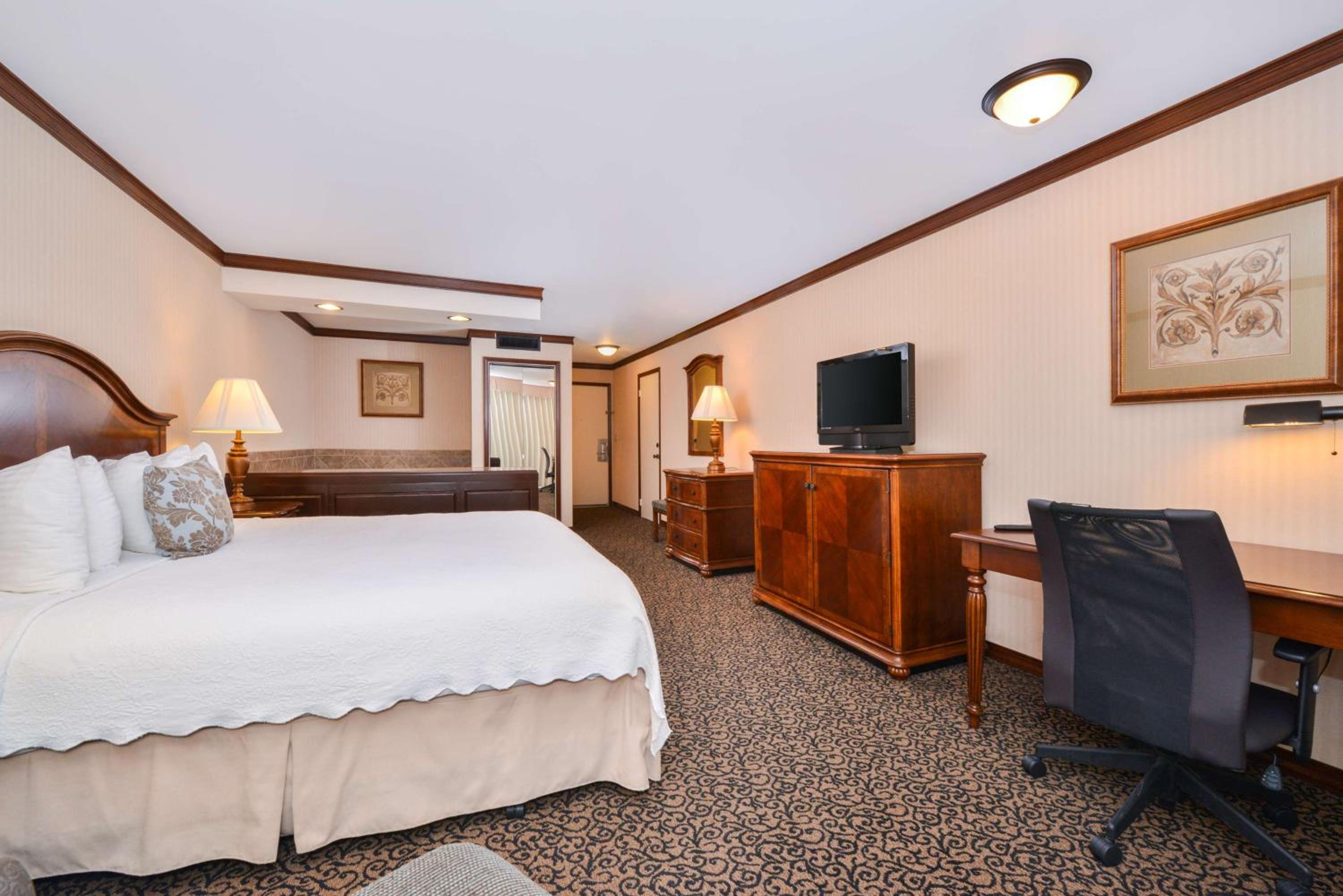 King Room With Whirlpool - Ground Floor - Non Smoking photo 2