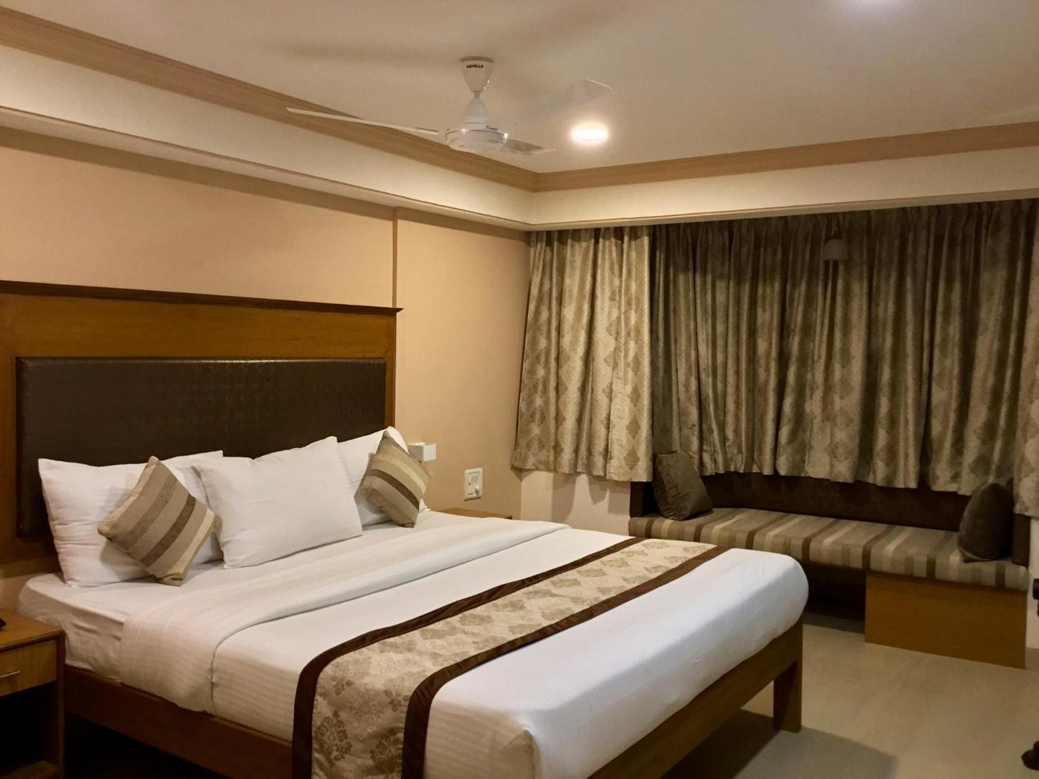 Deluxe Room (2 Adults + 1 Child) photo 3