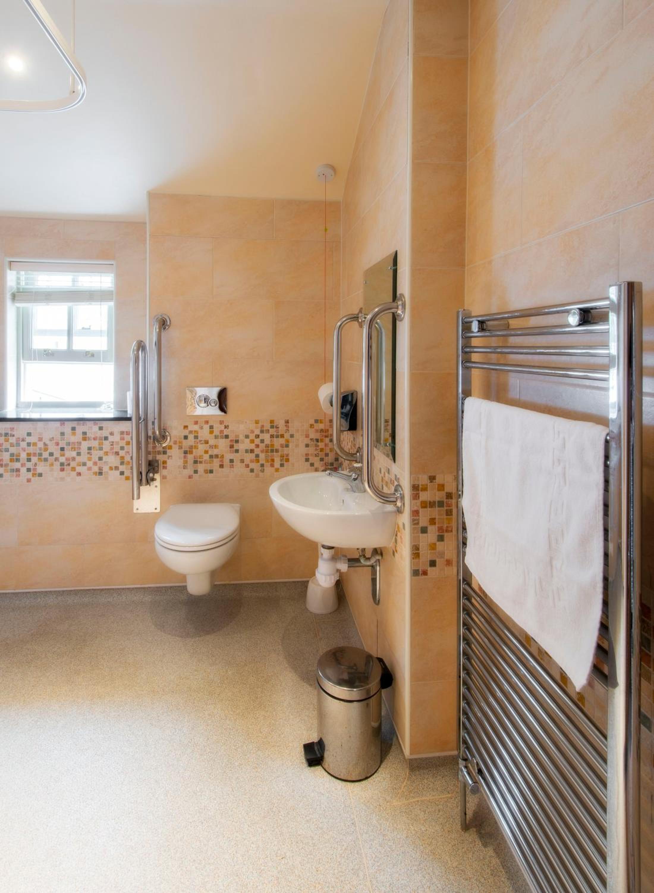 Twin Room - Disability Access photo 3