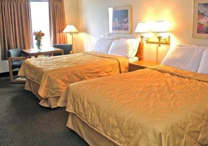 Queen Room with Two Queen Beds - Non-Smoking - Photo 1