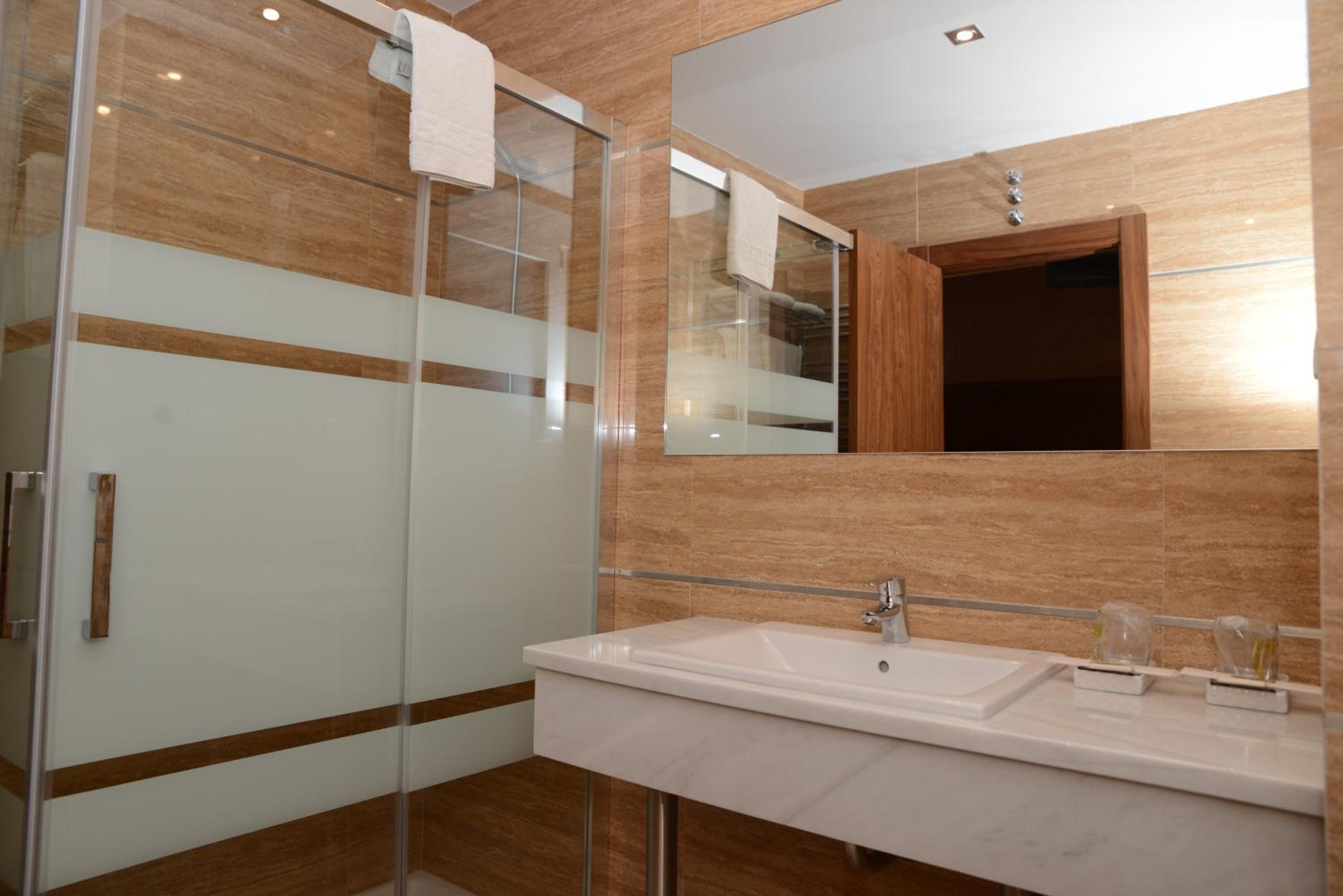 Double Room - Photo 4