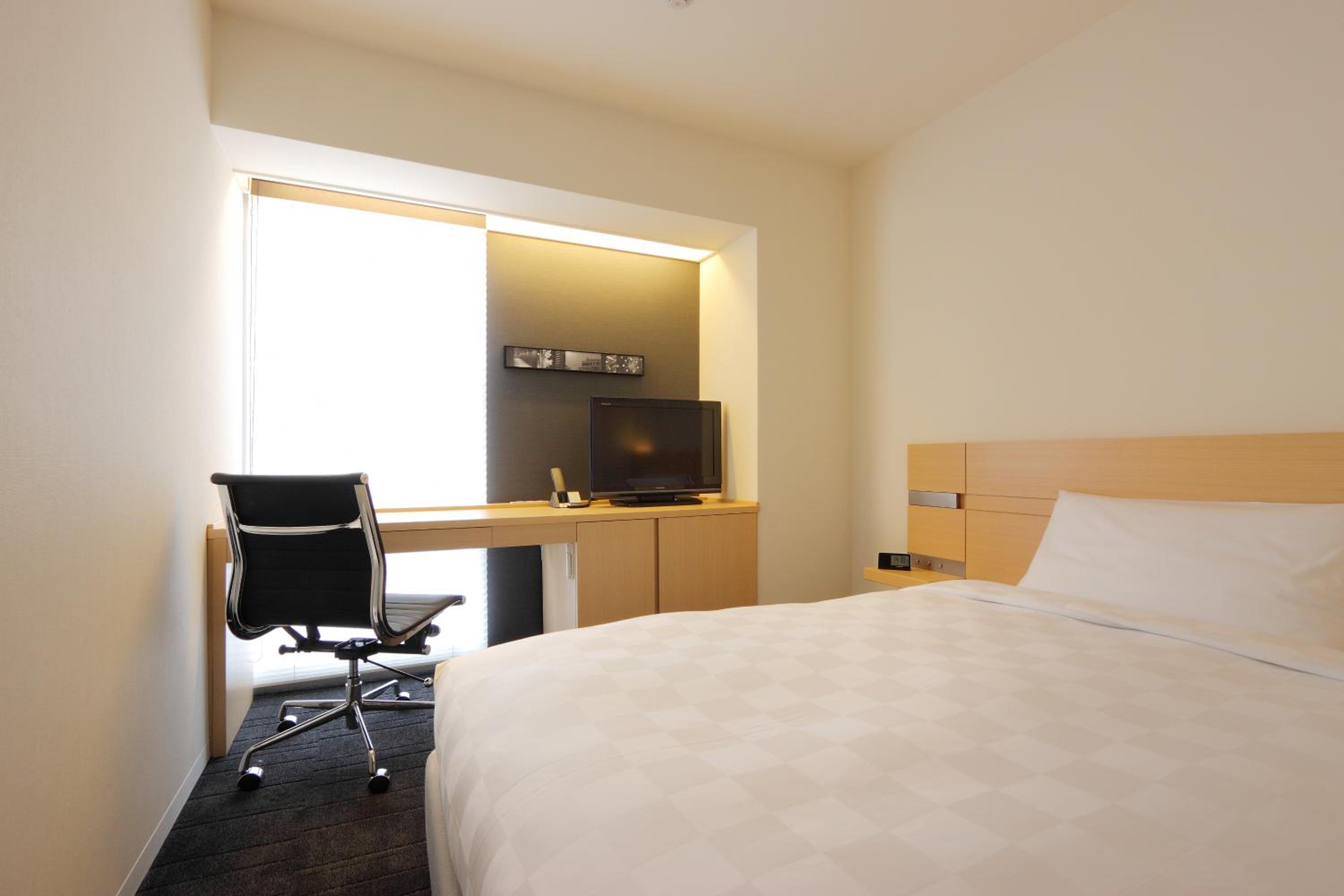 Single Room with Shower - Non-Smoking