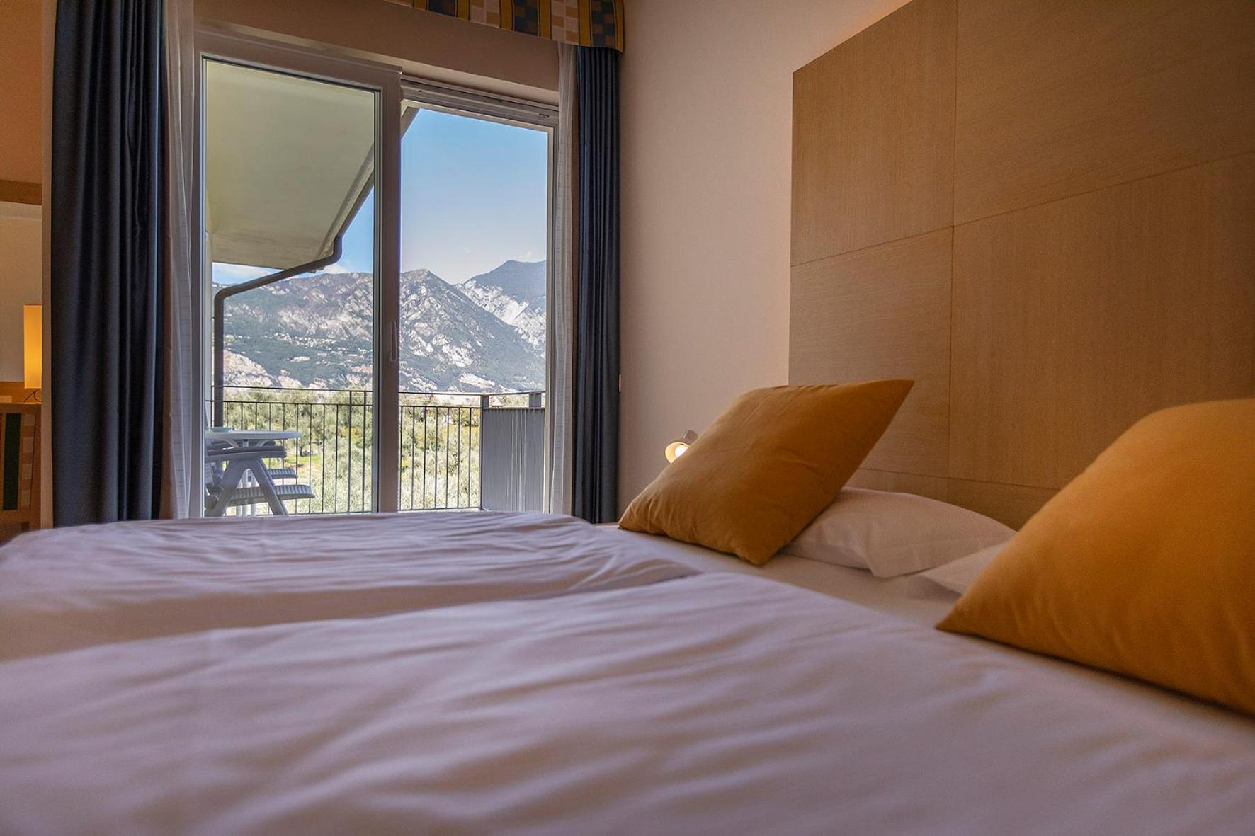 Triple Room with Lake View - Photo 3