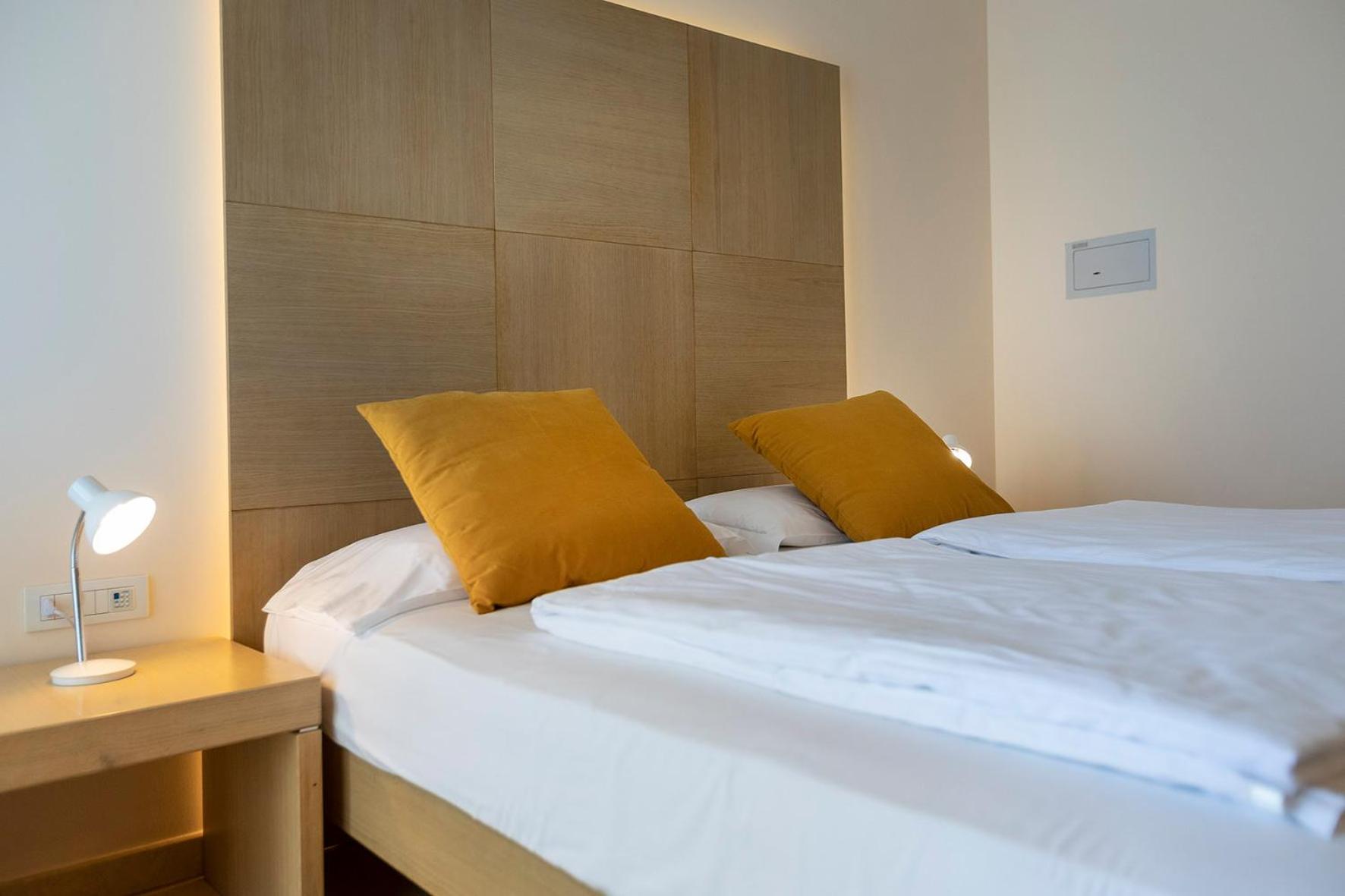 Triple Room with Lake View - Photo 11