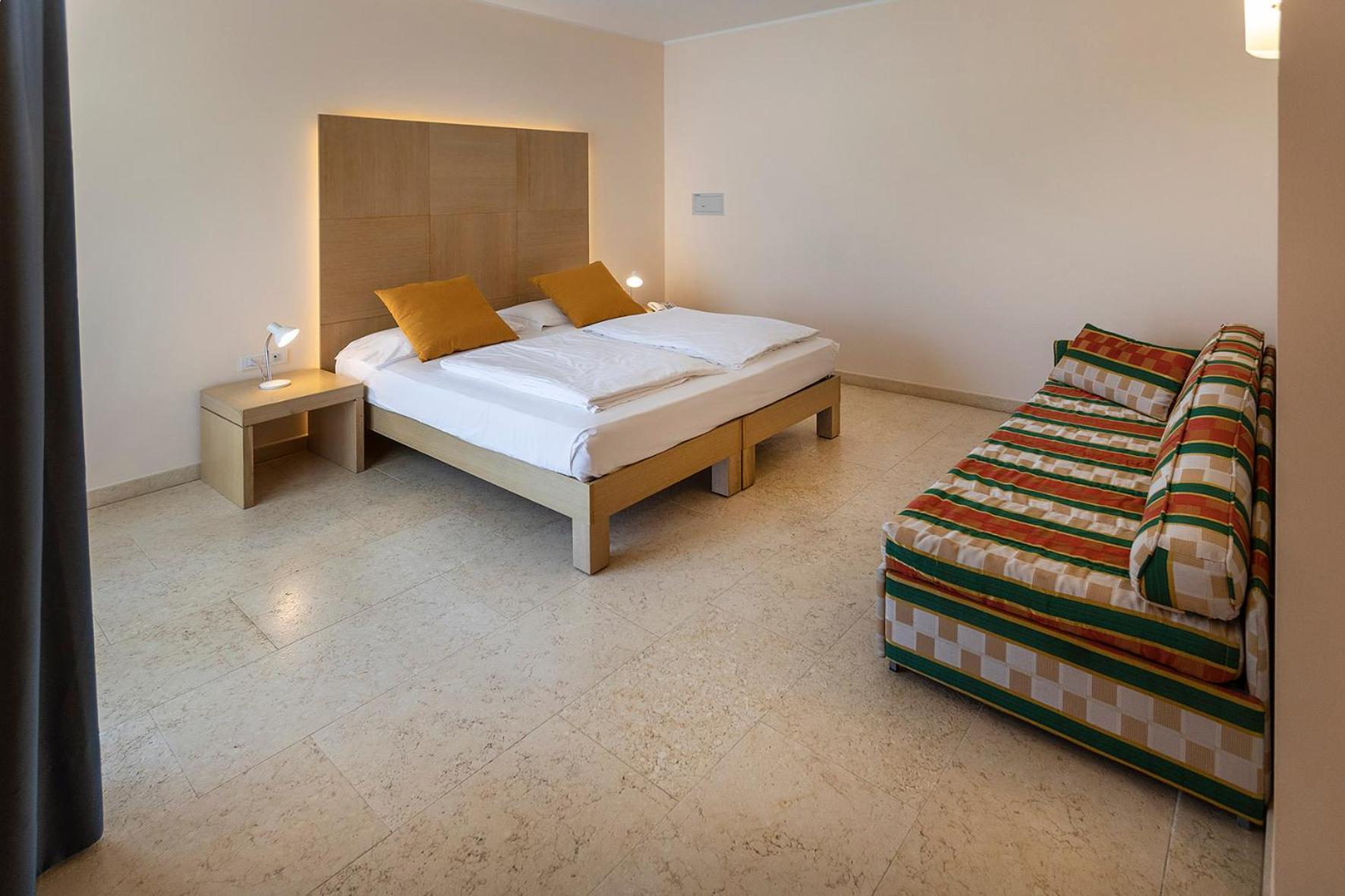 Triple Room with Lake View - Photo 19