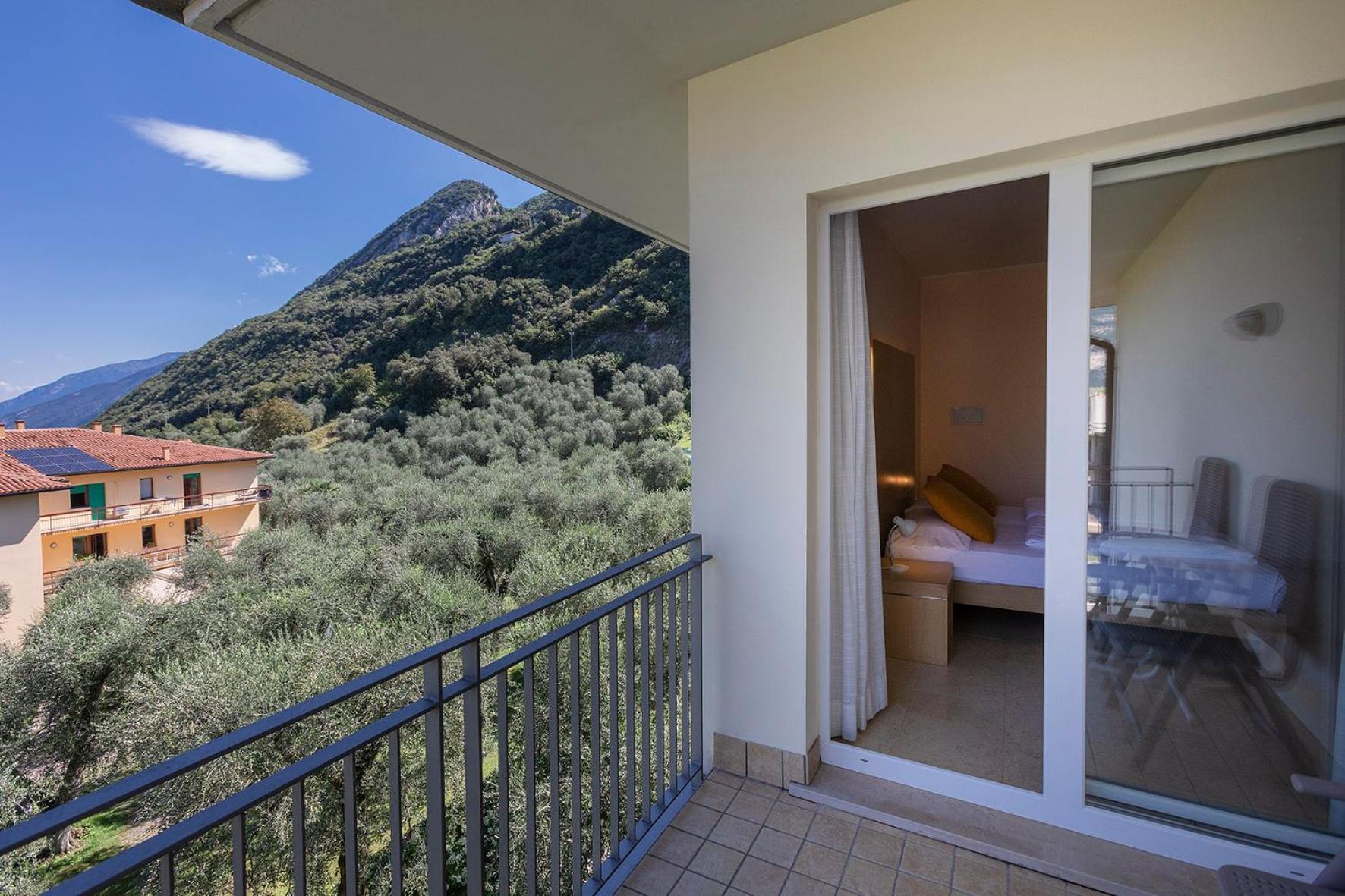 Triple Room with Lake View - Photo 24