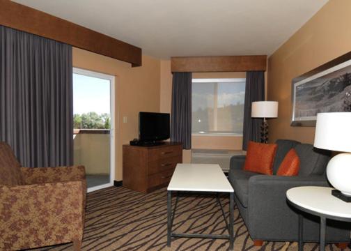 King Suite with Sofa Bed - Non-Smoking - Photo 1