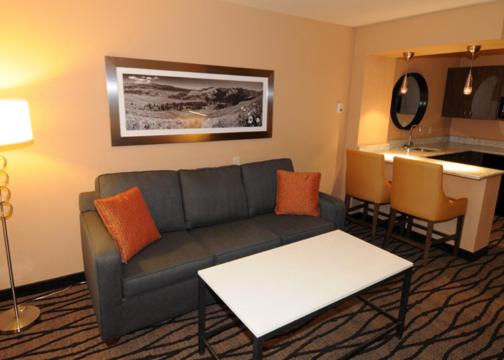 King Suite with Sofa Bed - Non-Smoking - Photo 3