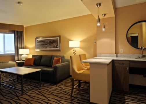King Suite with Sofa Bed - Non-Smoking - Photo 5