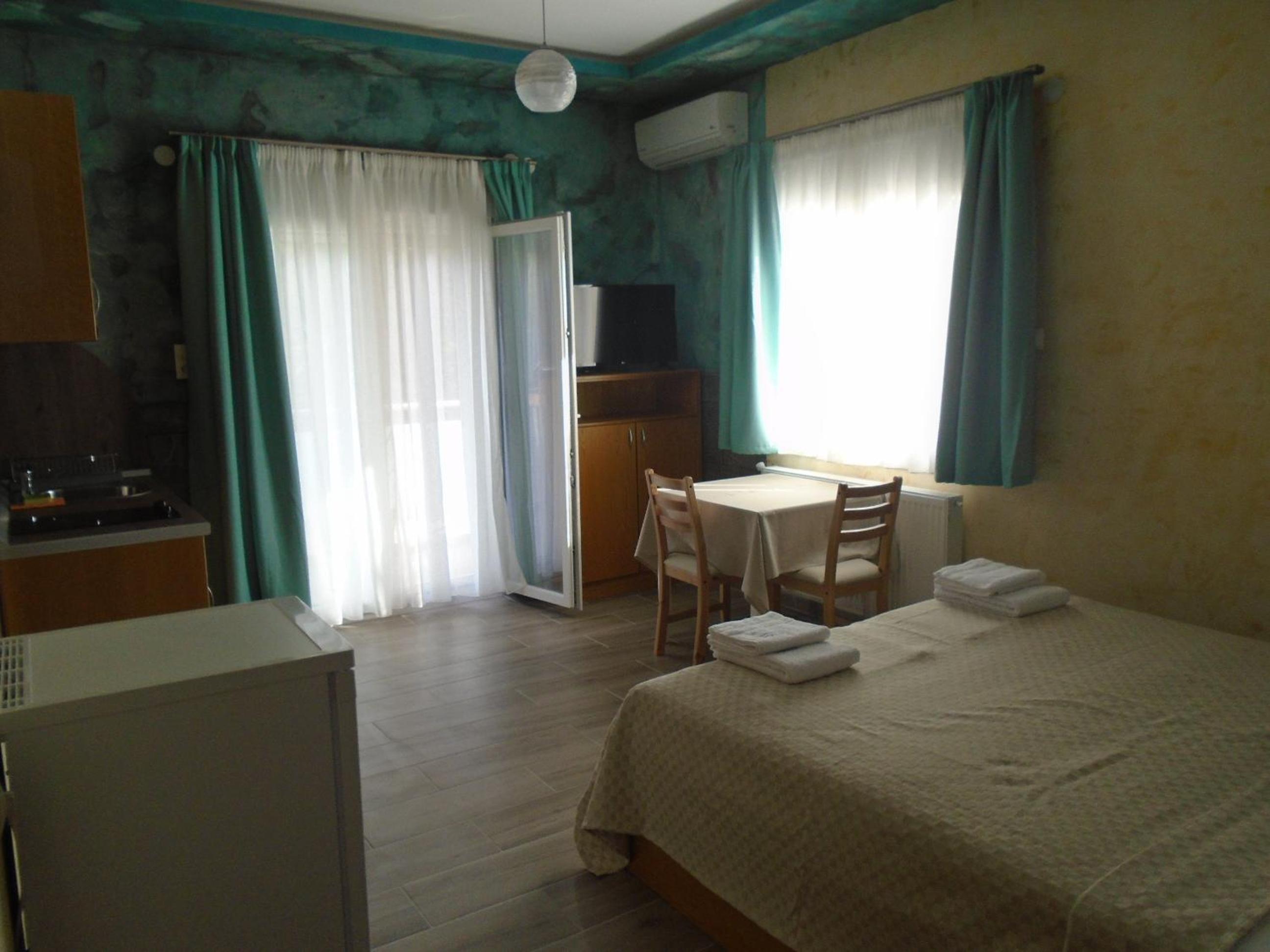 Double Room with Balcony - Photo 16