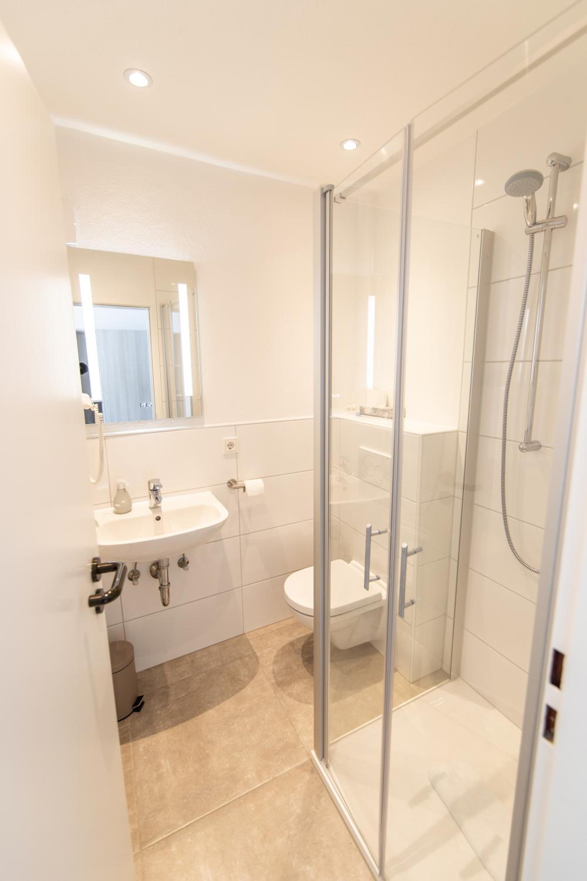 Standard Double Room - Photo 4