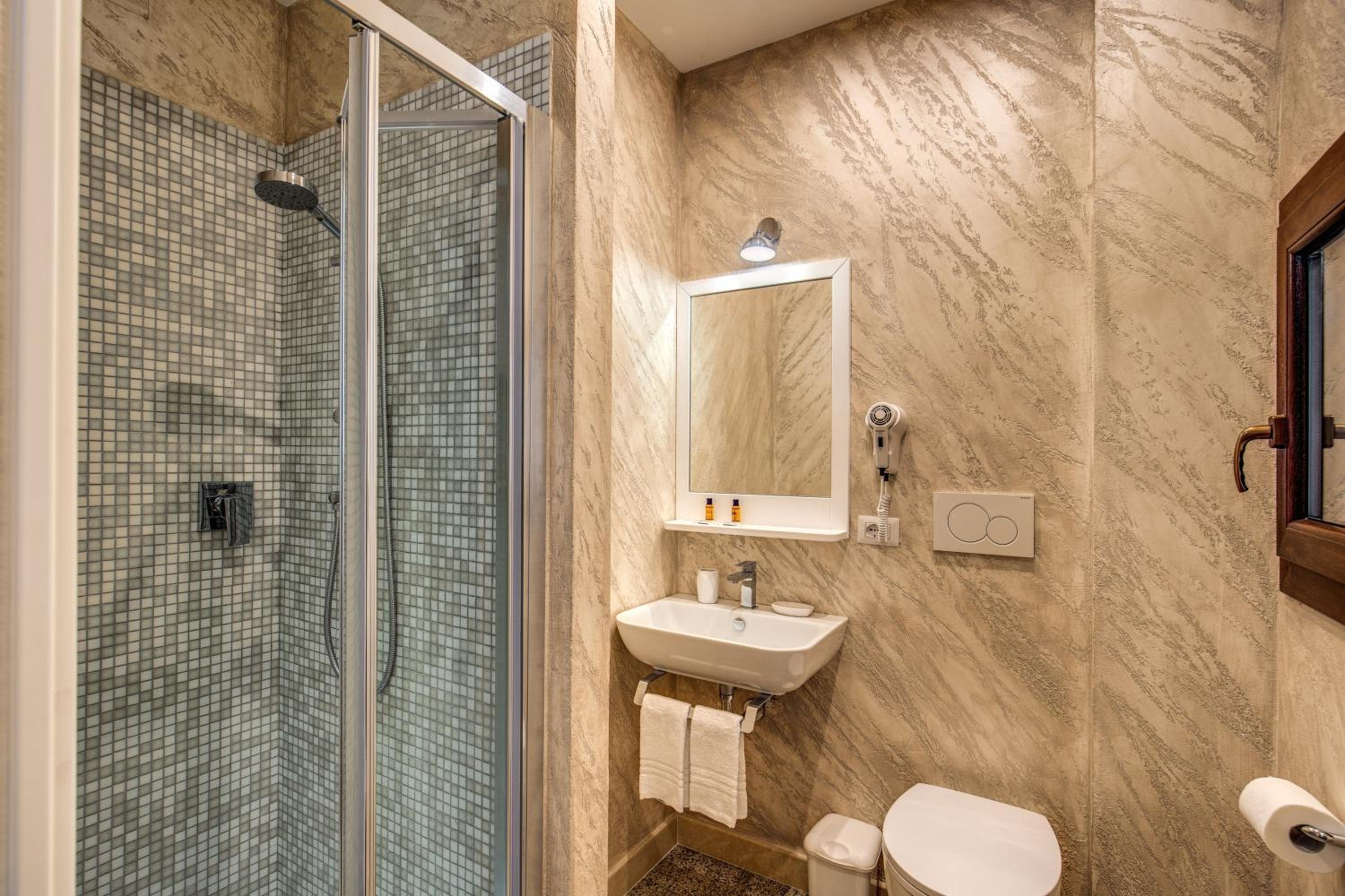 Double or Twin Room photo 3