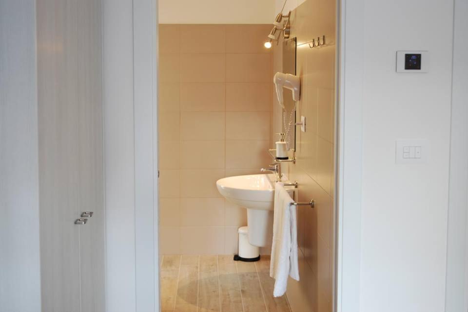 Double or Twin Room - Photo 5