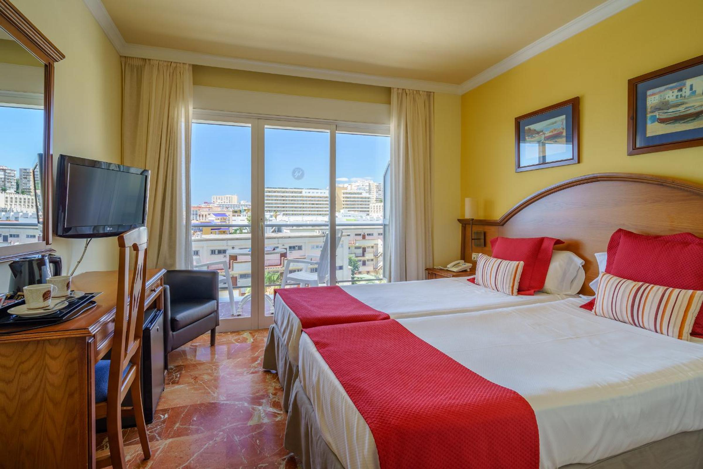 Double Room with Side Sea View - Photo 3