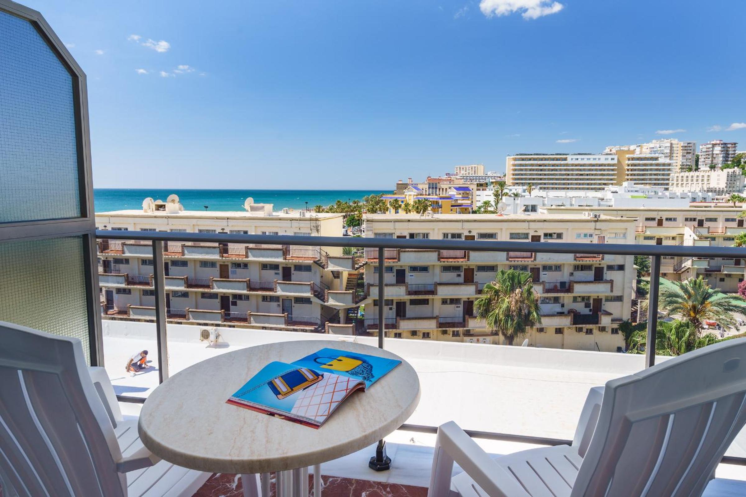 Double Room with Side Sea View - Photo 6