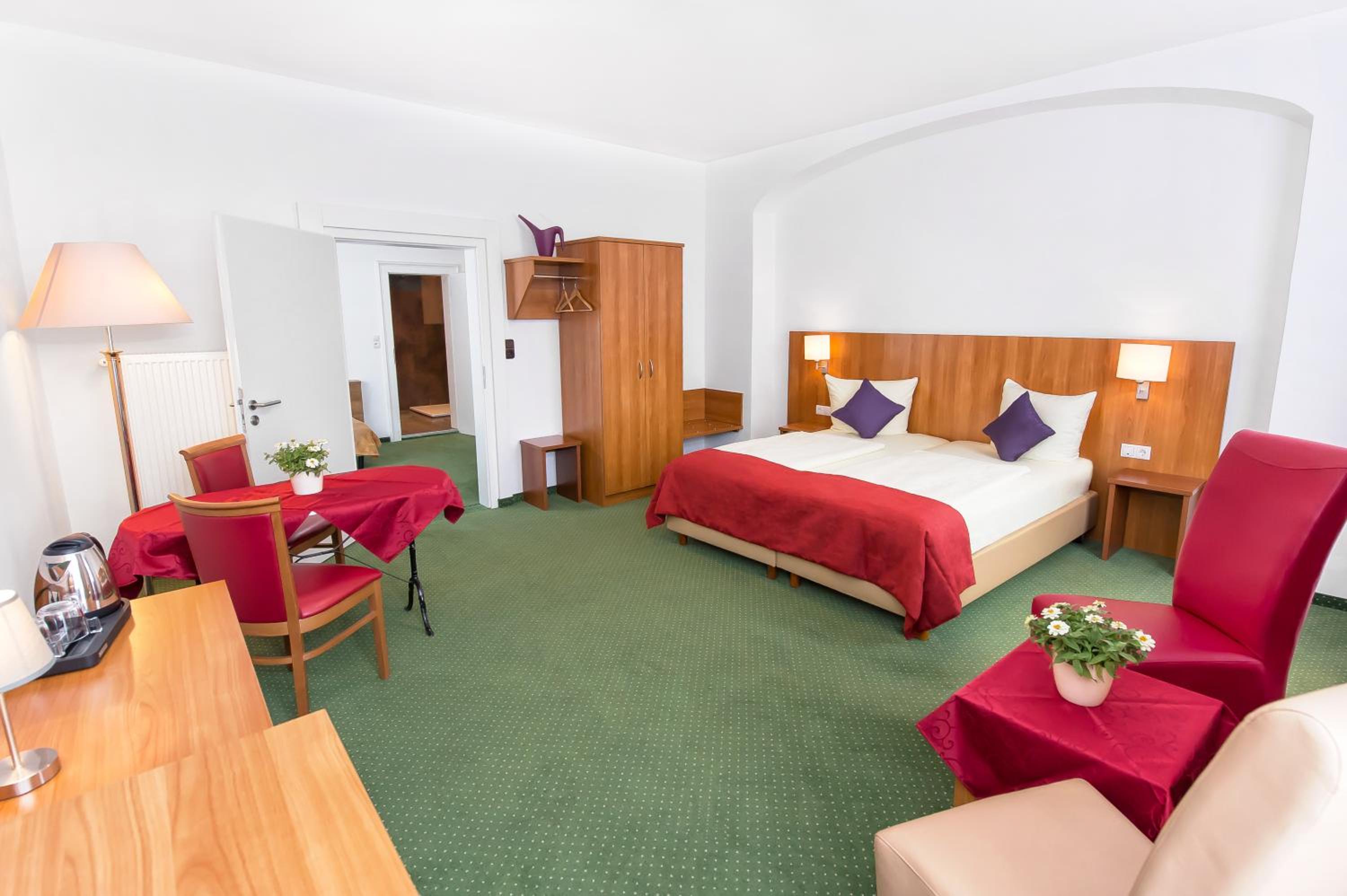 Comfort Room - Photo 1
