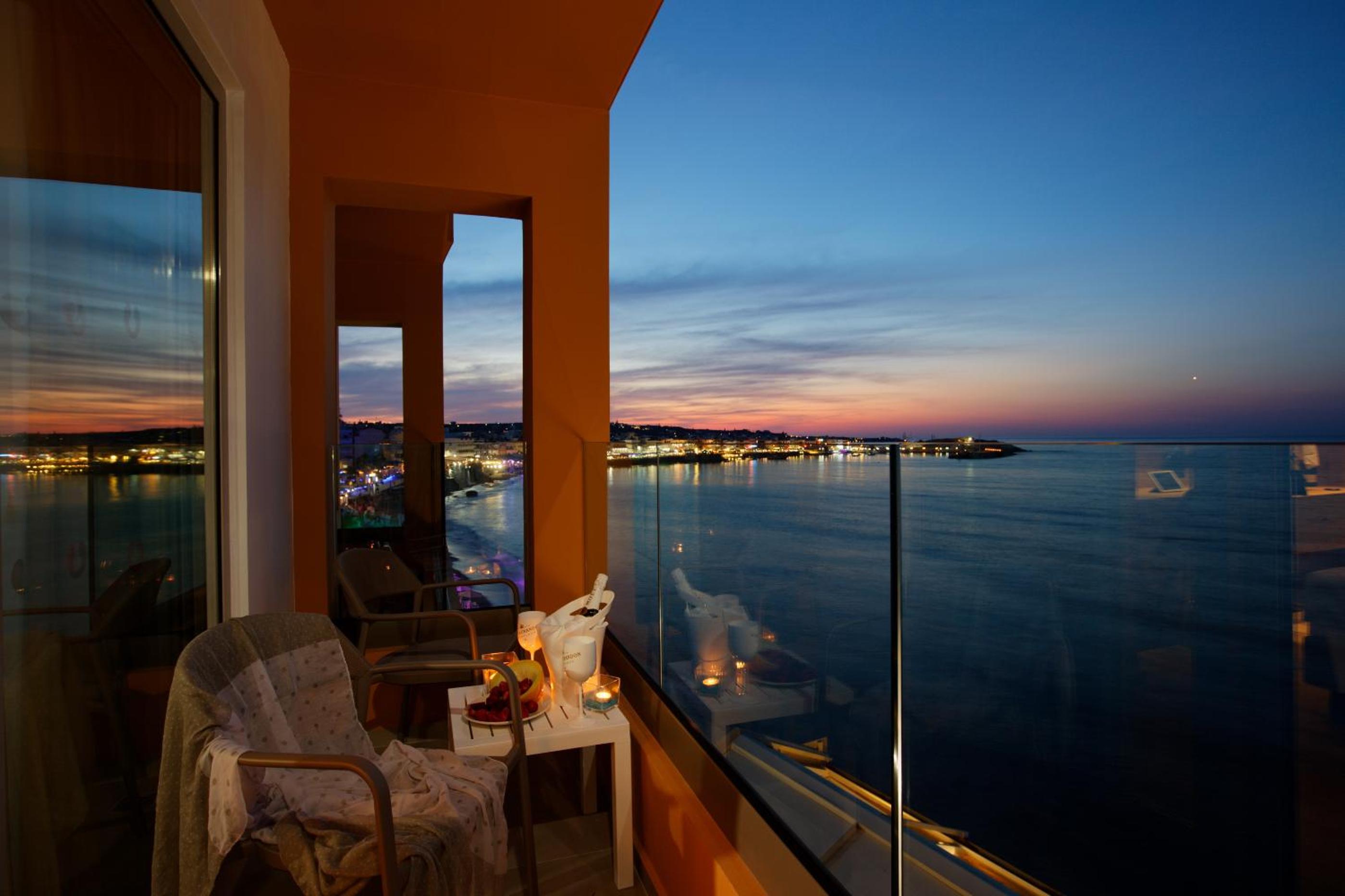 Superior Room with Sea View - Photo 12