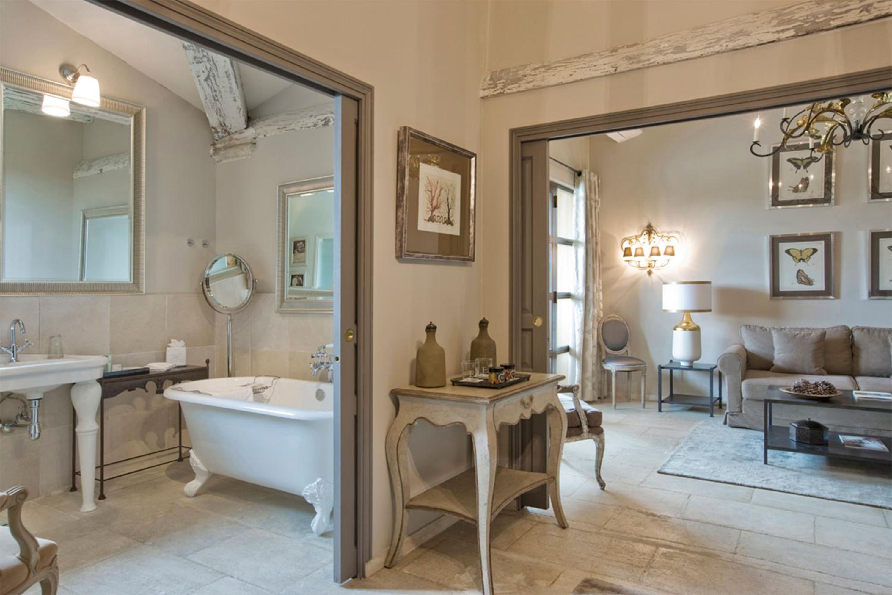Suite - Photo 7
