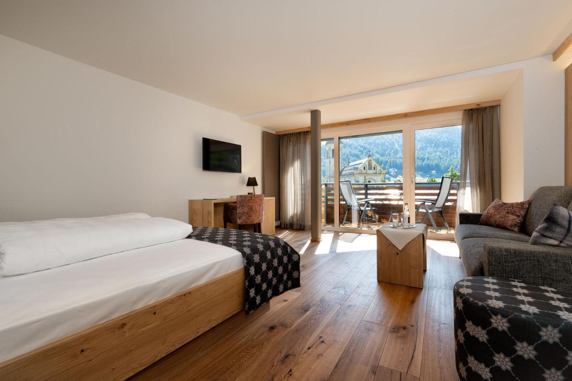 Junior Suite with Balcony photo 2