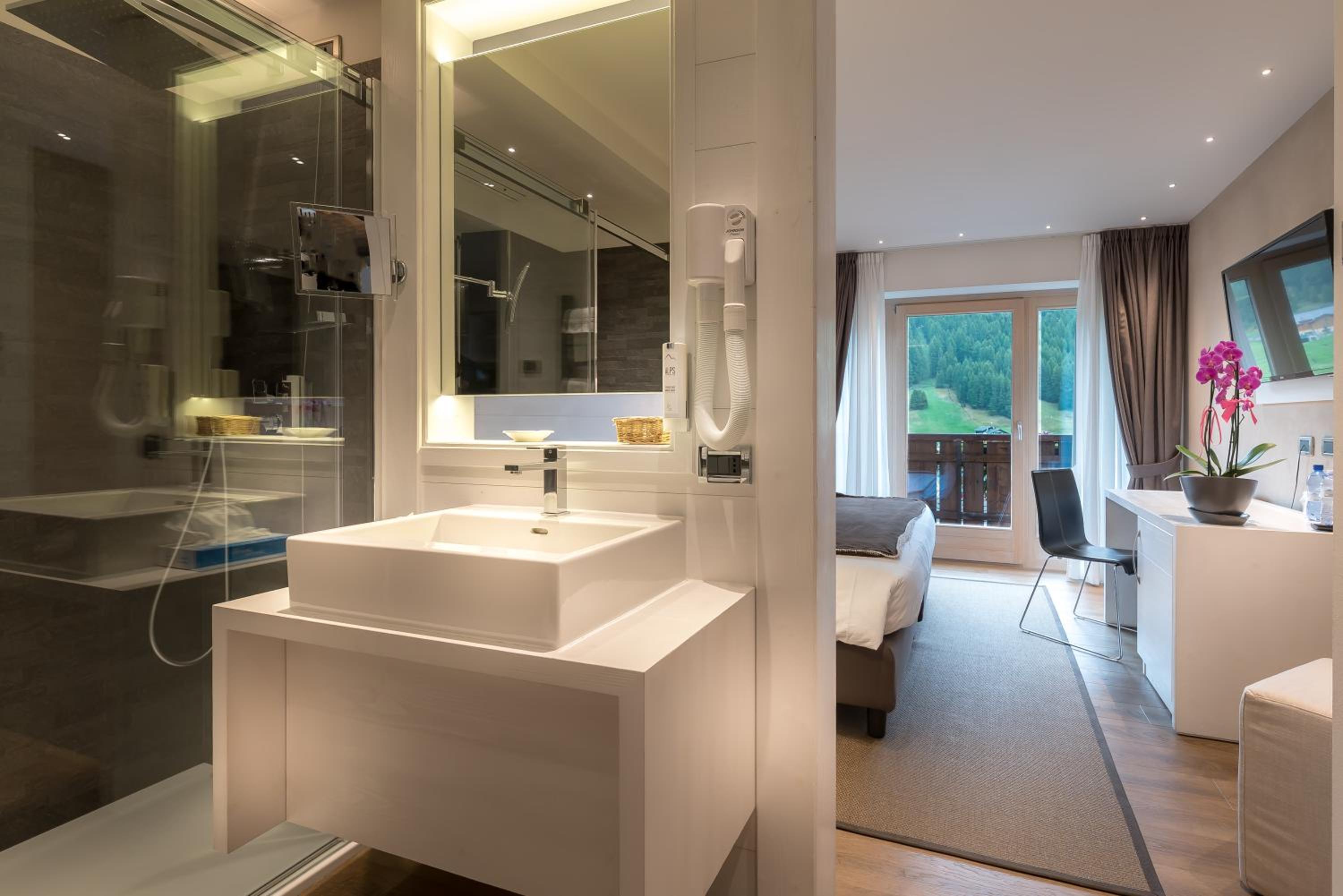 Suite with Balcony photo 2