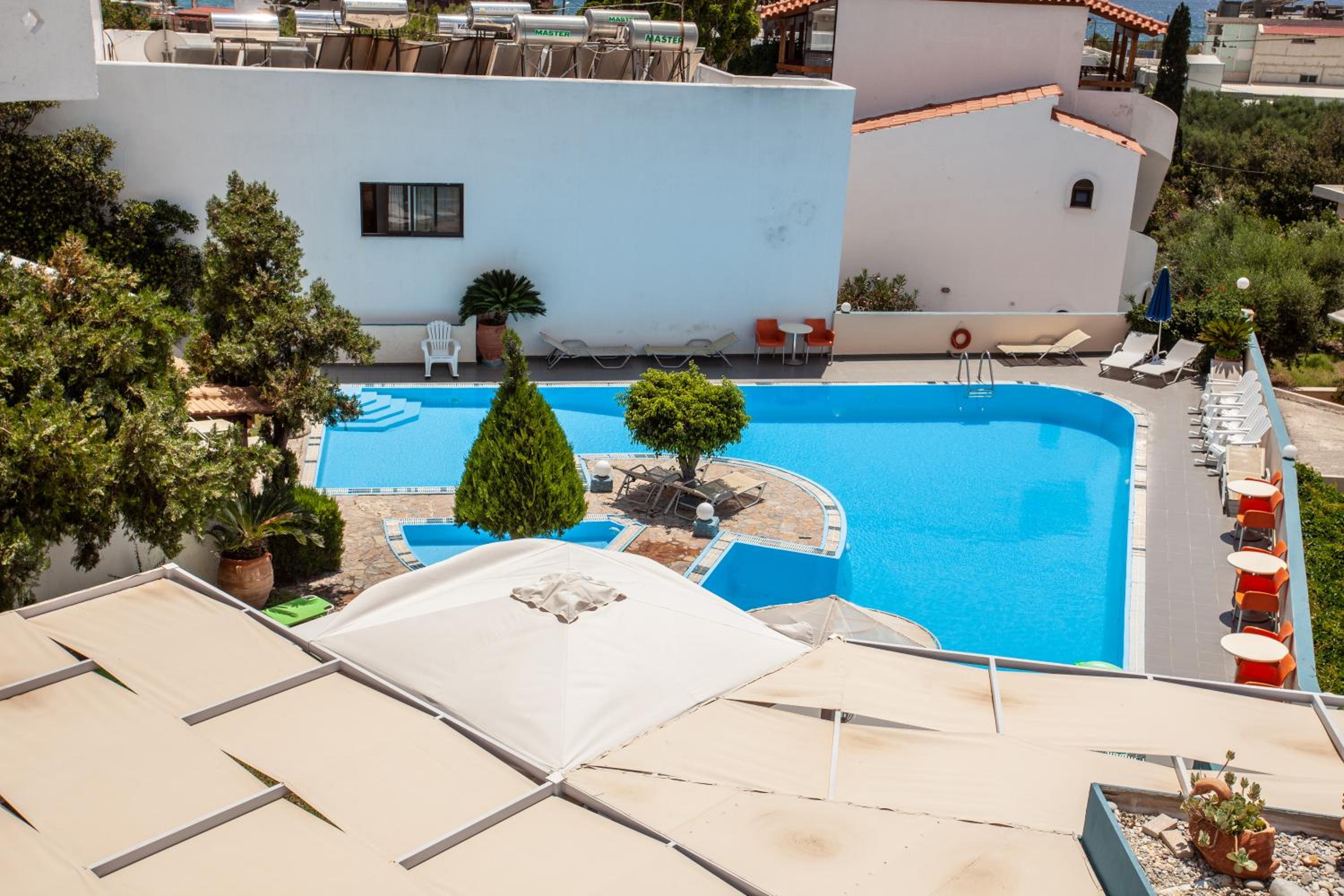 Double or Twin Room with Pool View - Photo 15