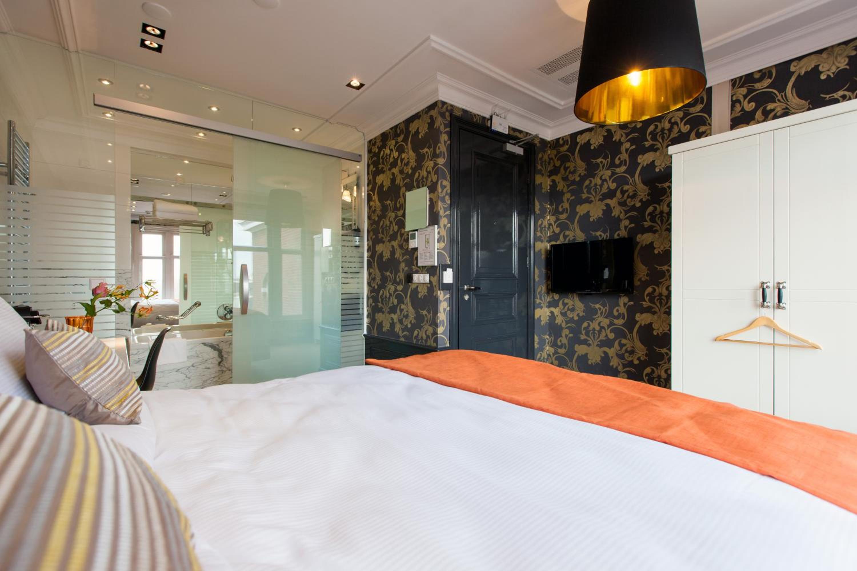 Deluxe Double Room with Canal View photo 3