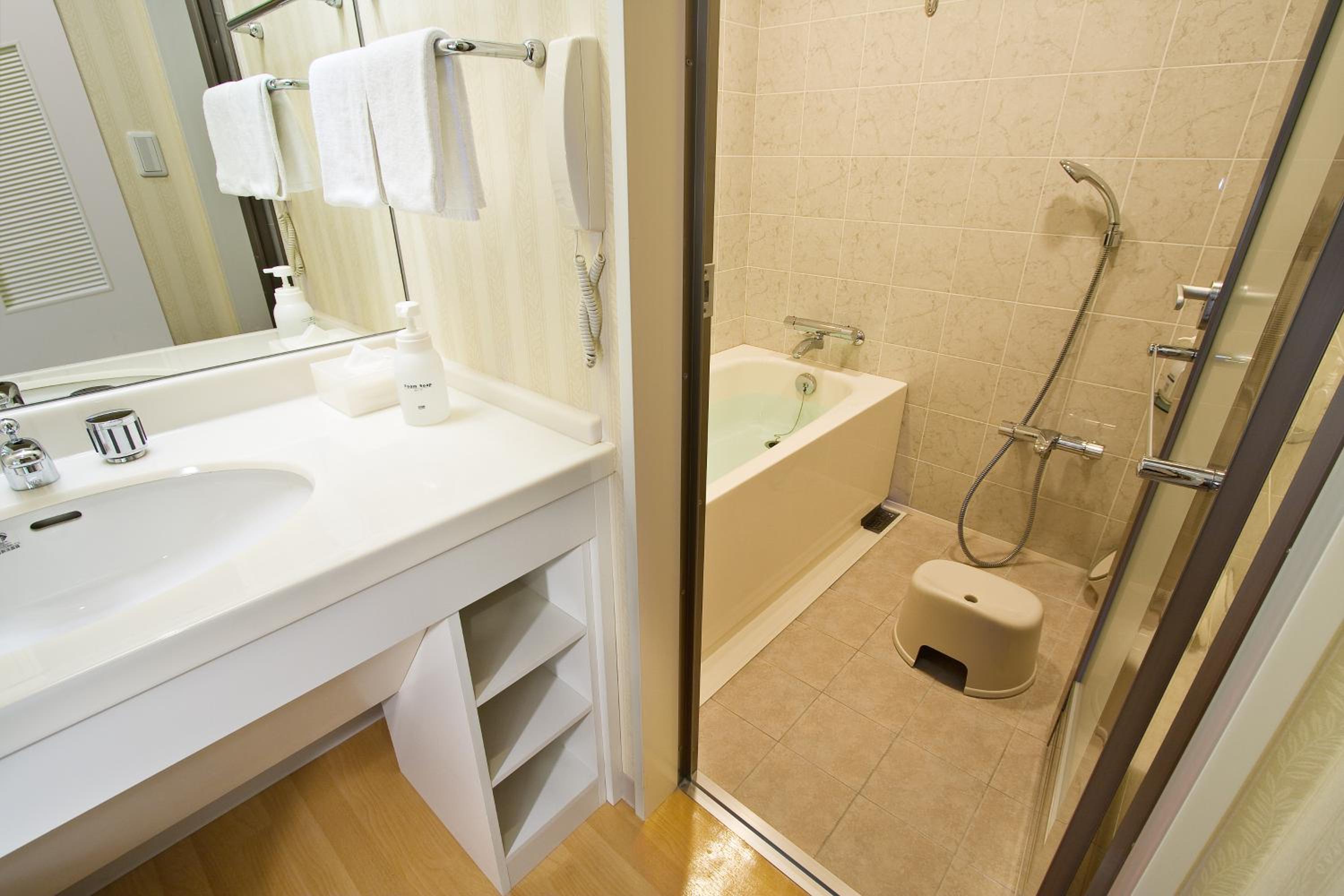 Standard Twin Room - Emion Tower photo 3