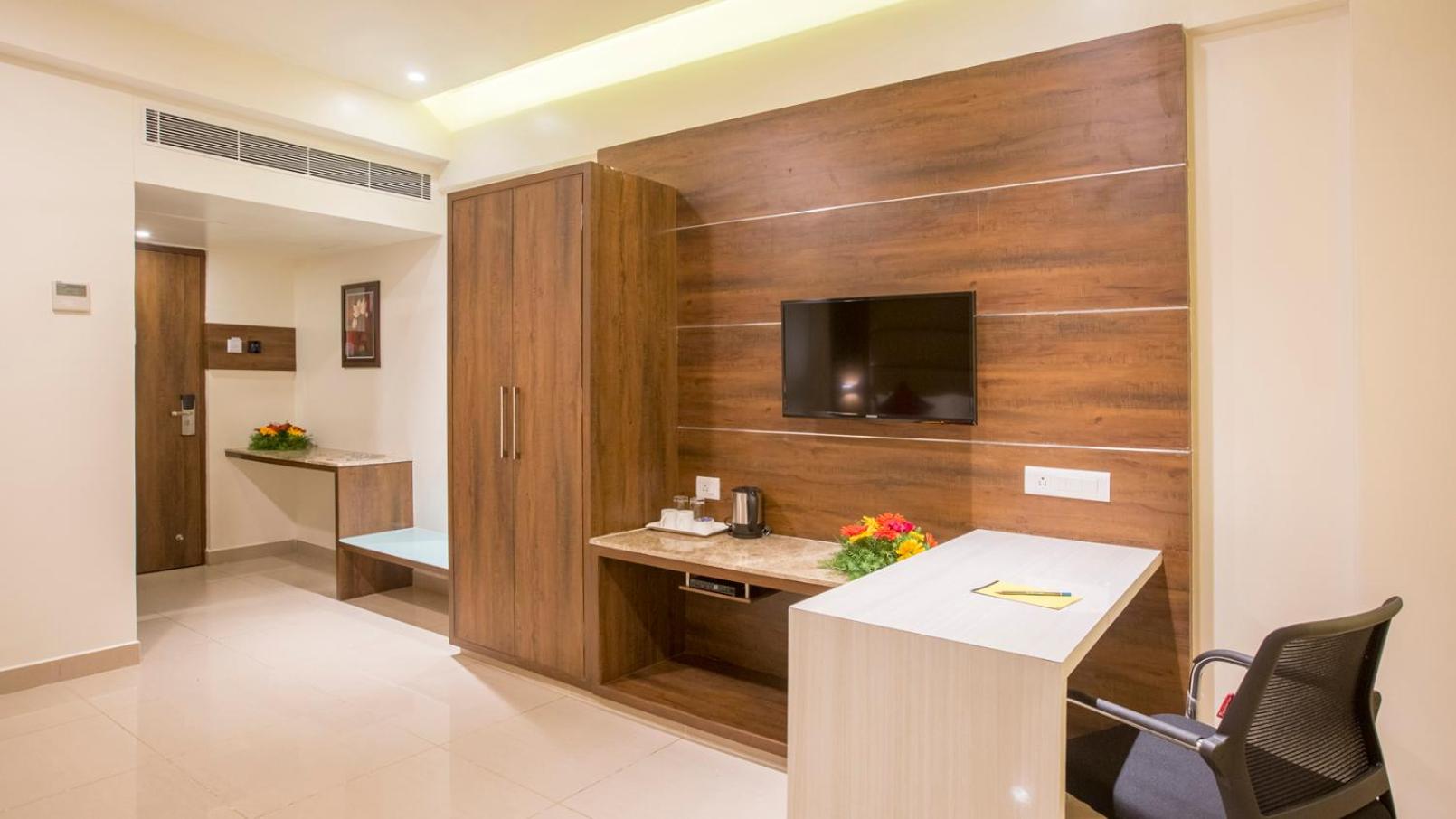 Deluxe Room - Photo 11
