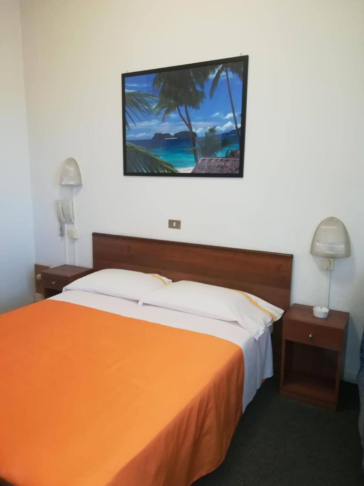 Double Room - Photo 22