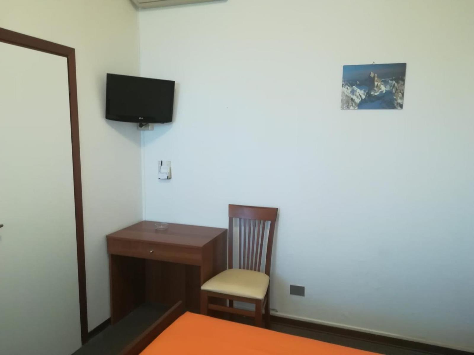 Double Room - Photo 24