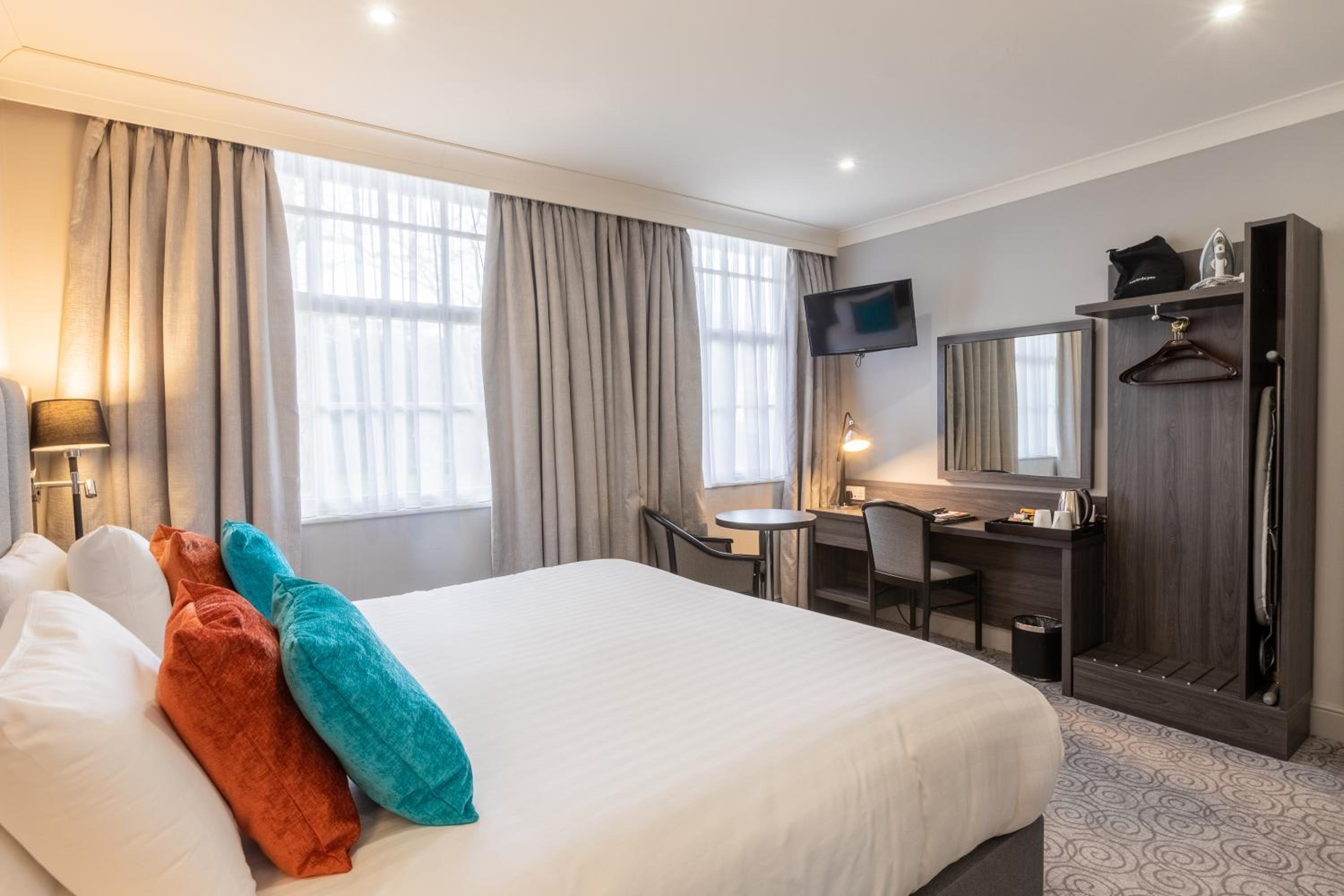 Double or Twin Room - Photo 2