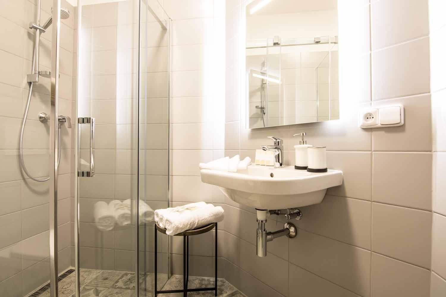 Triple Room with City View - Photo 9