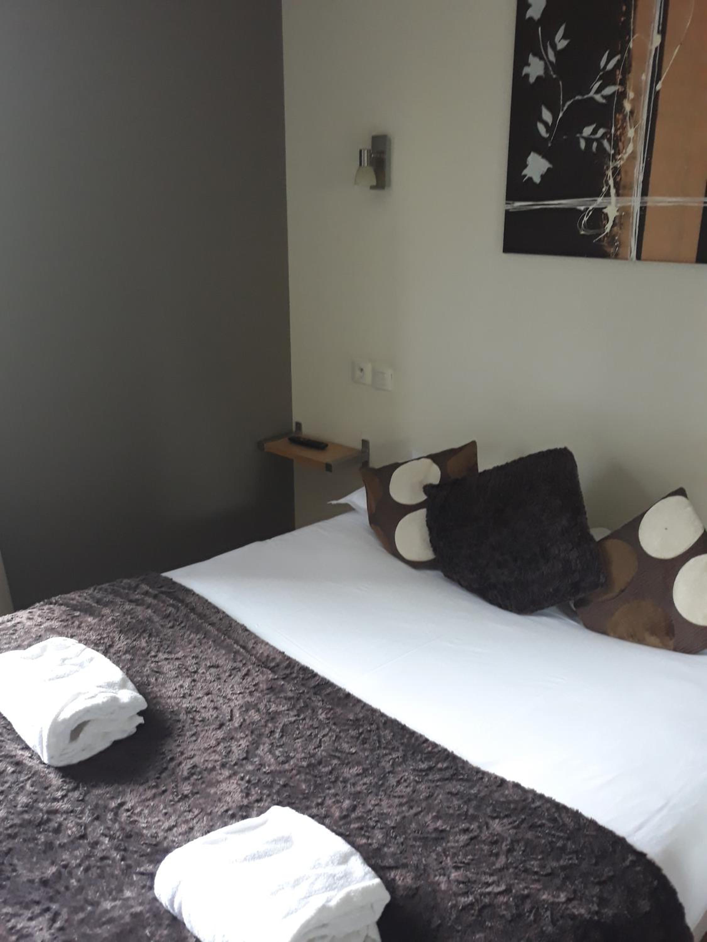 Double Room with Private Shower and Toilet on the Landing photo 2
