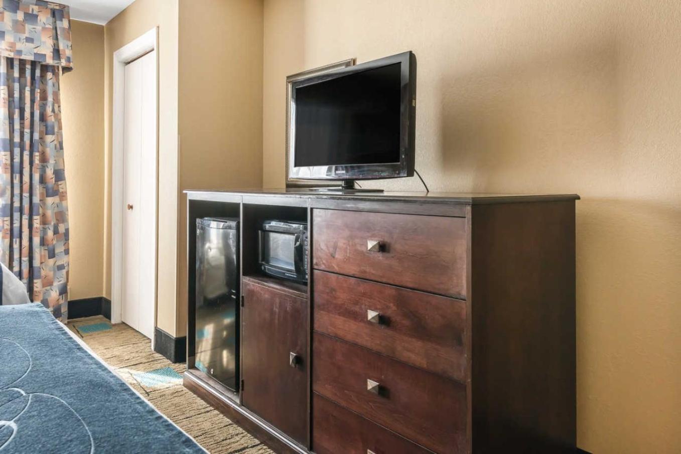 Queen Suite - Photo 2
