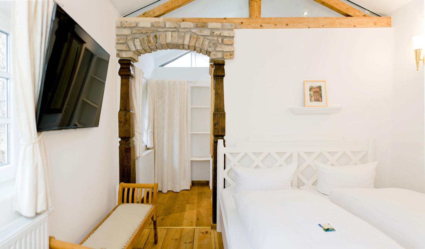 Double Room - Photo 9