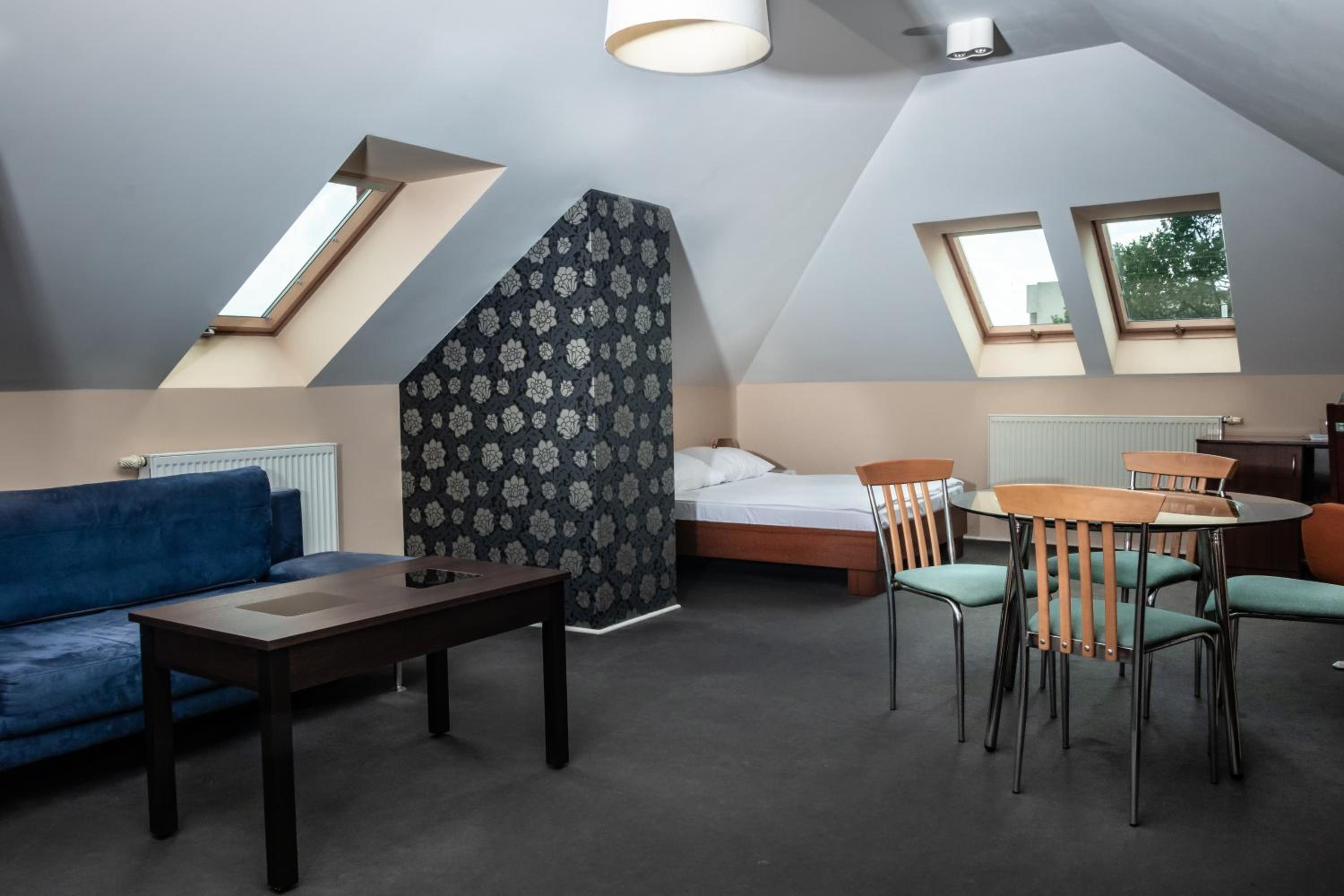 Suite - Photo 1