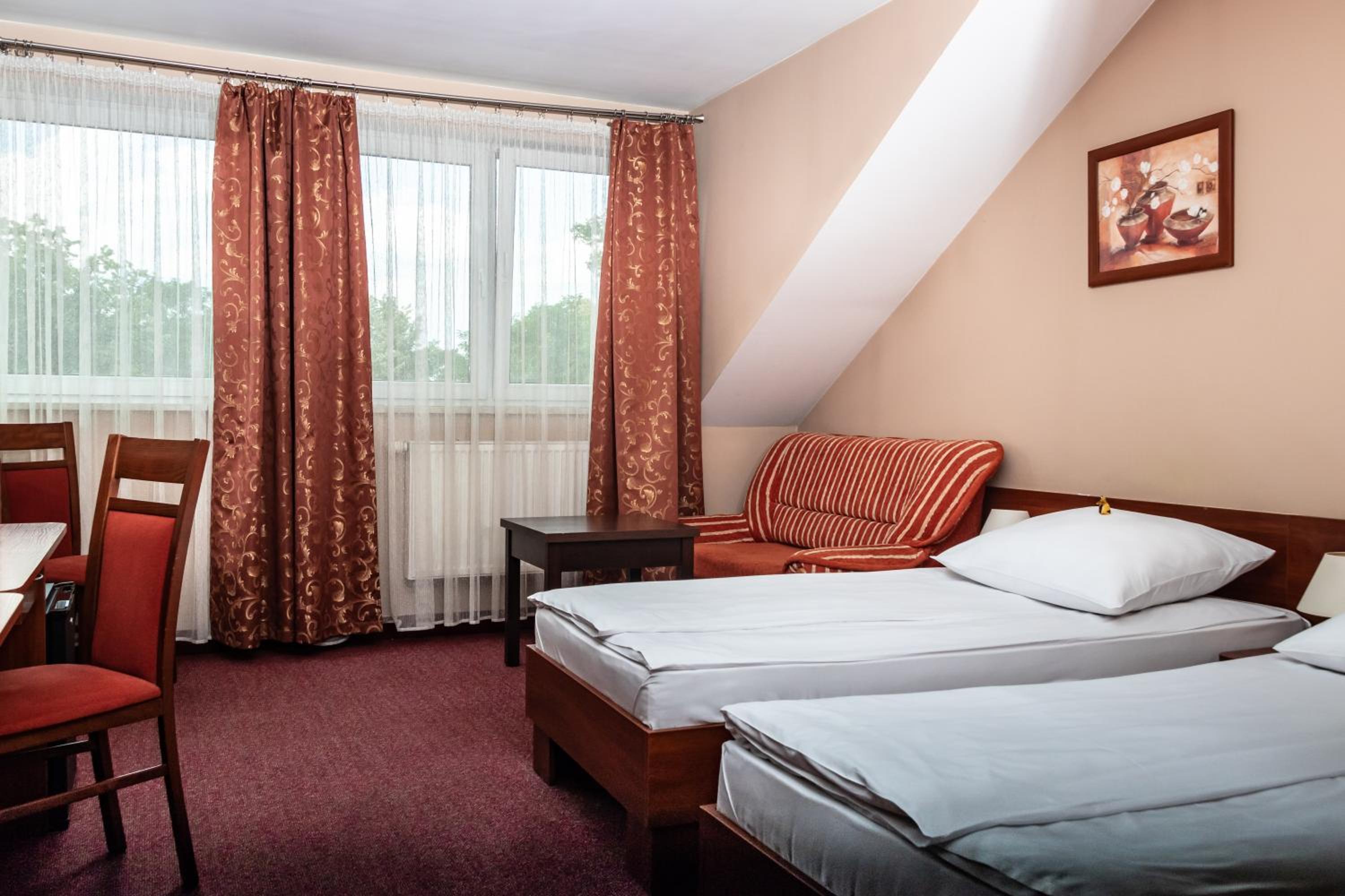 Standard Twin Room - Photo 1