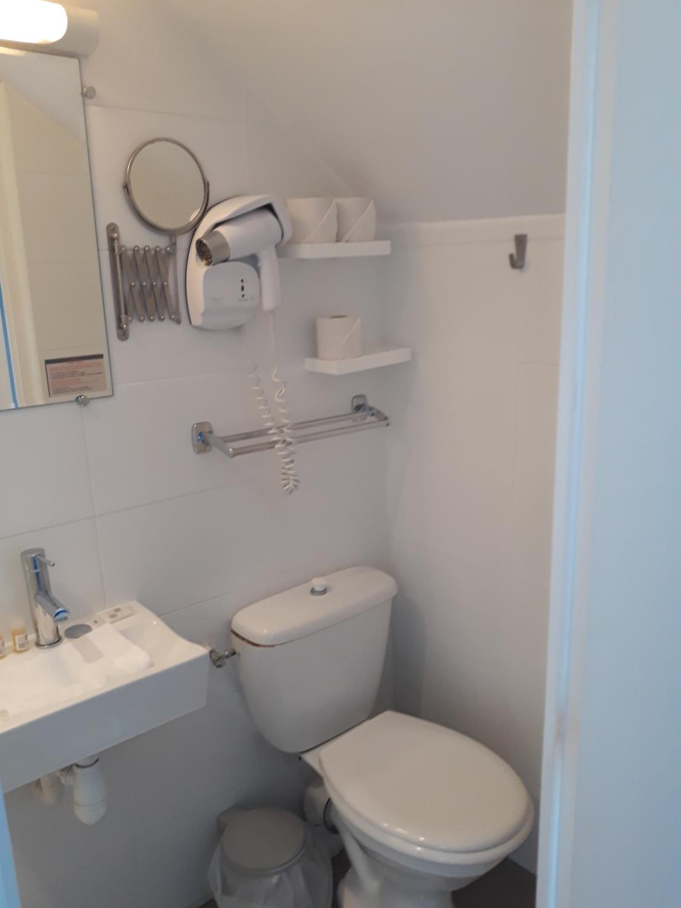 Small Mansard Room - Photo 2