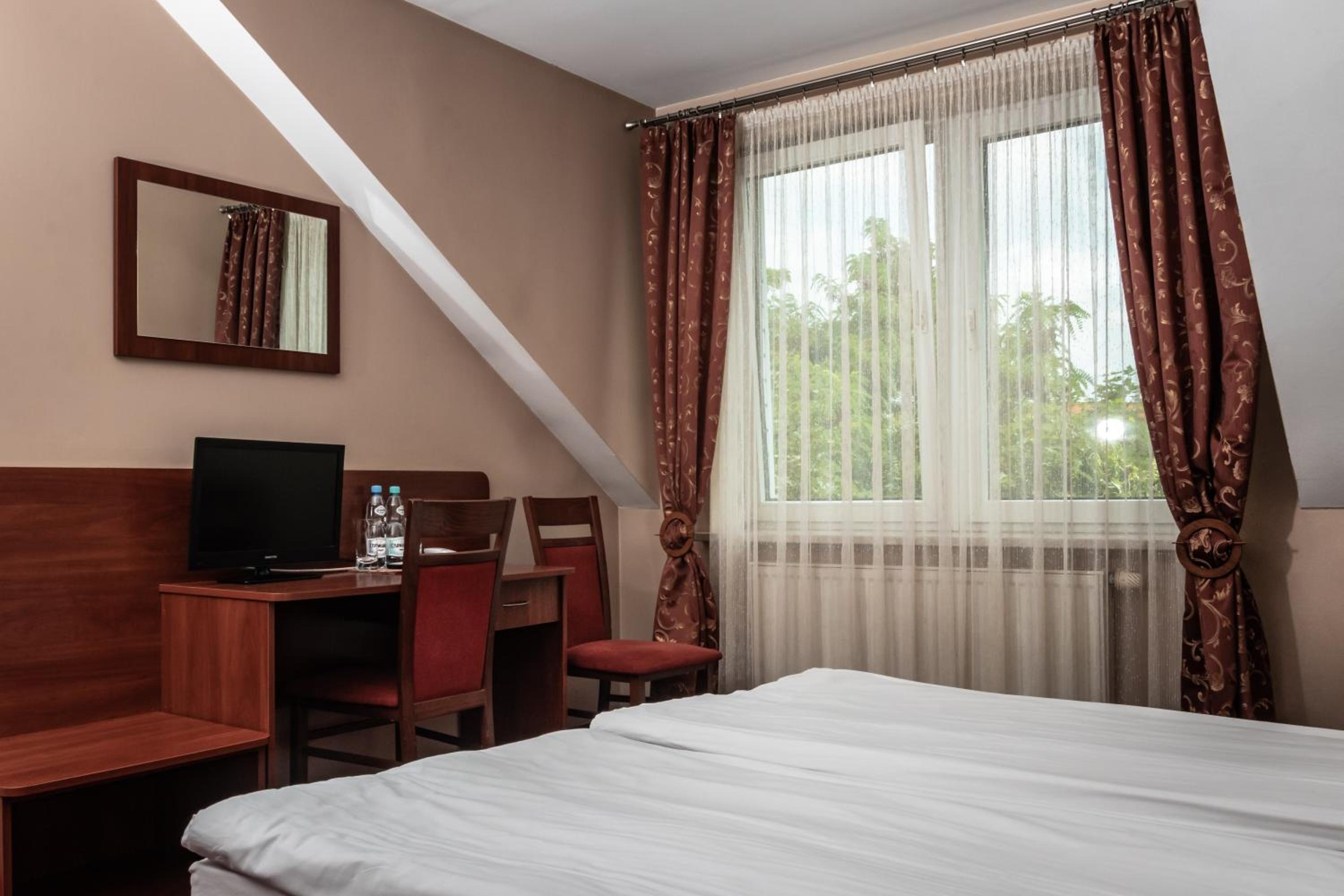Classic Twin Room - Photo 2