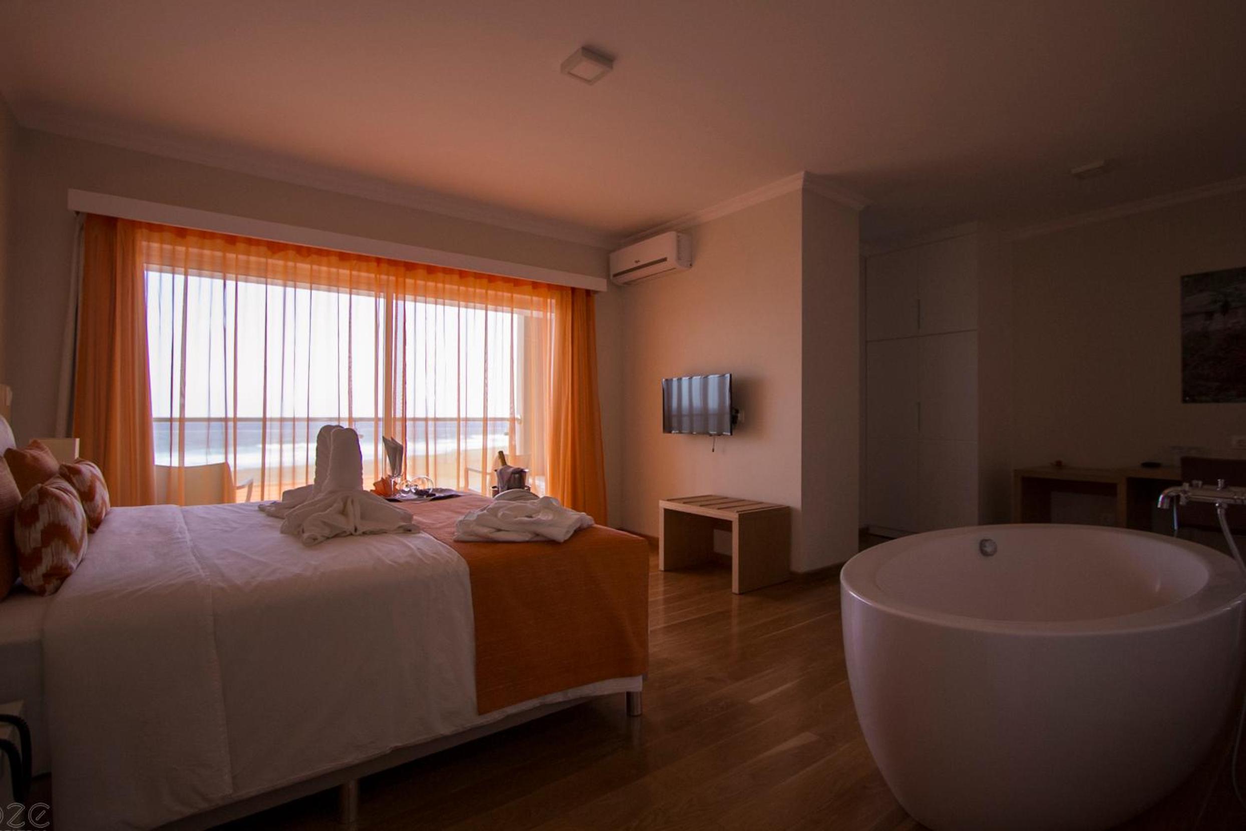Deluxe Double Room with Balcony and Sea View photo 3
