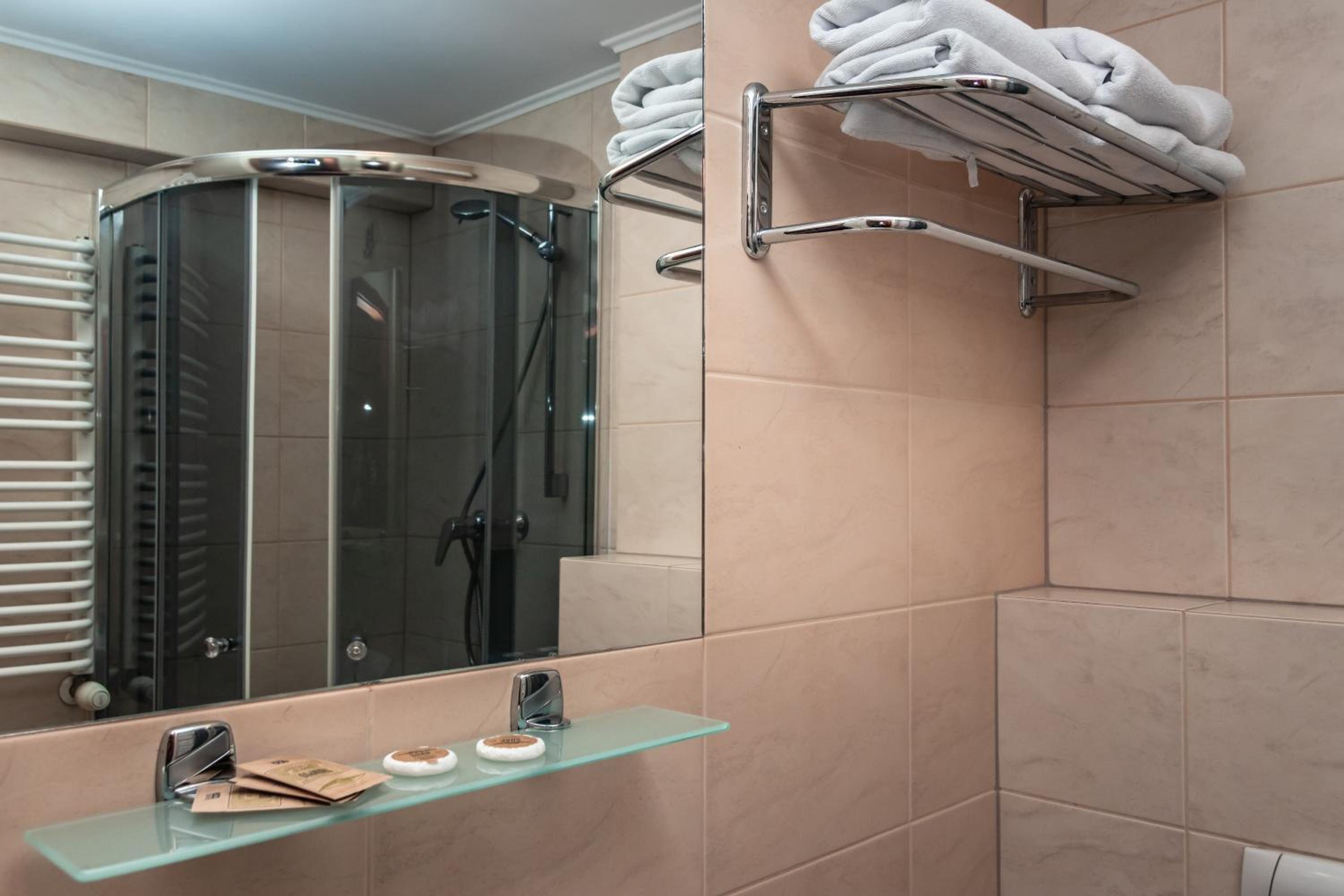 Quadruple Room - Photo 5