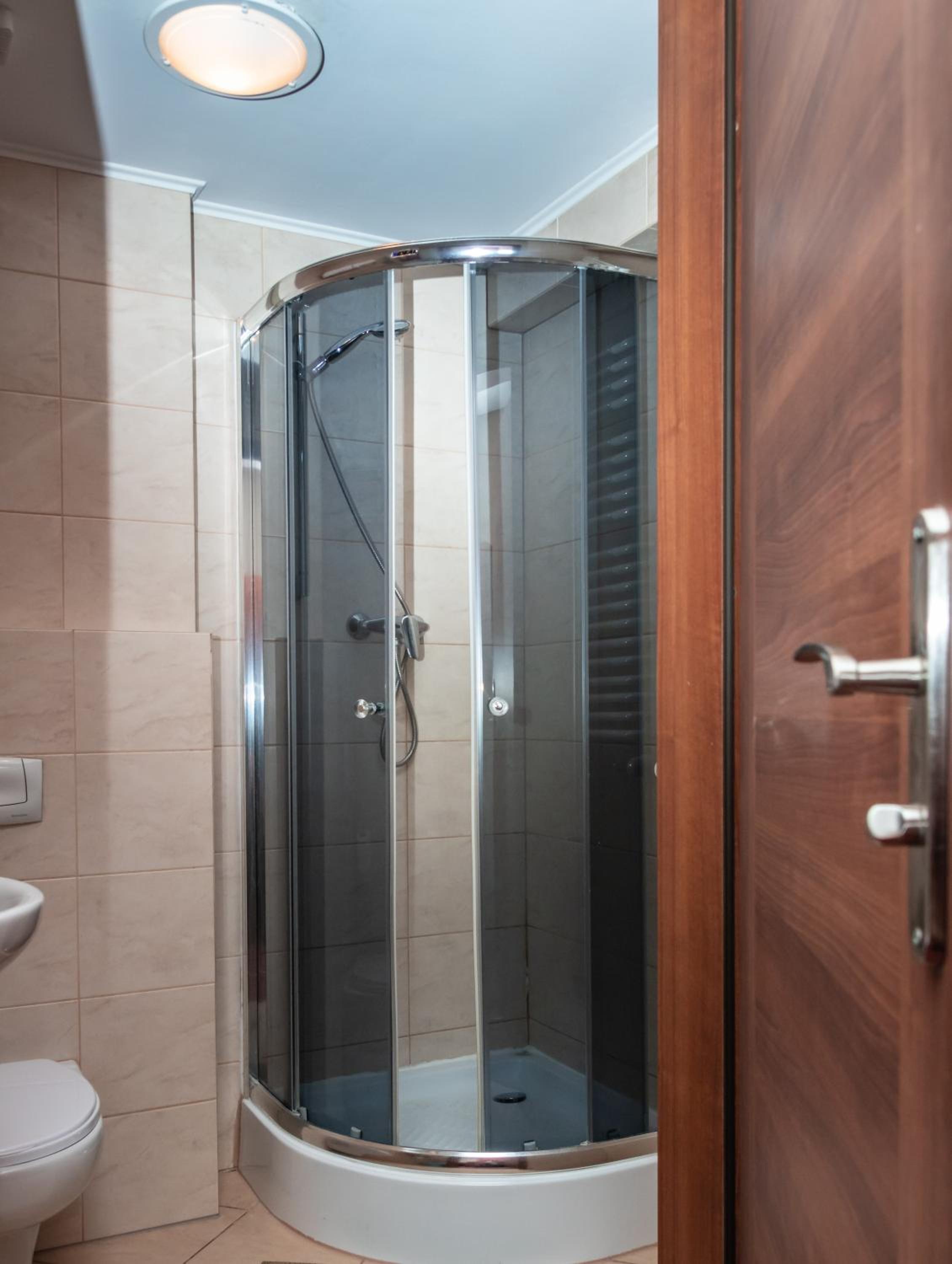 Quadruple Room - Photo 4