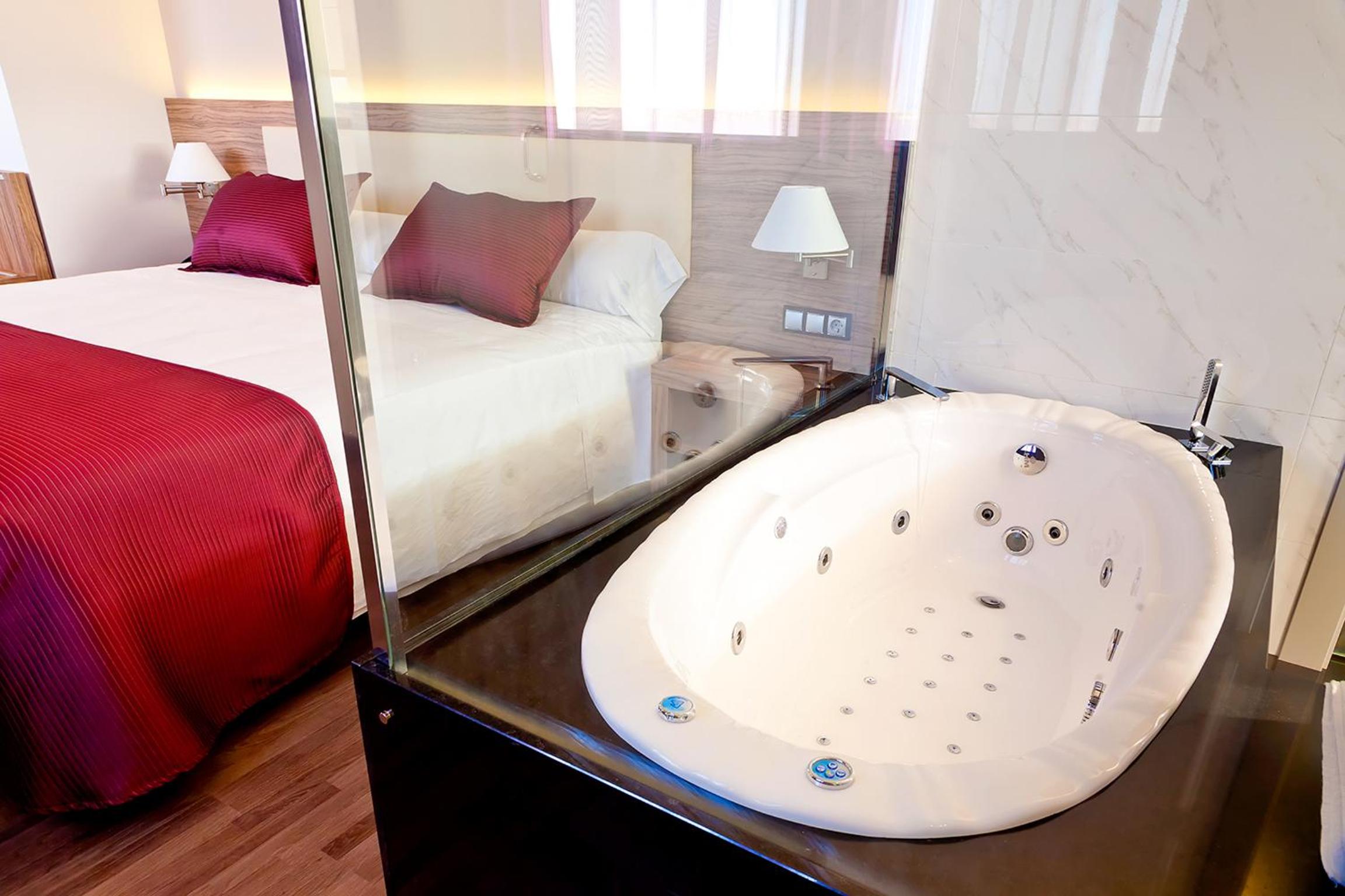 Superior Double Room with Lagoon View - Photo 4