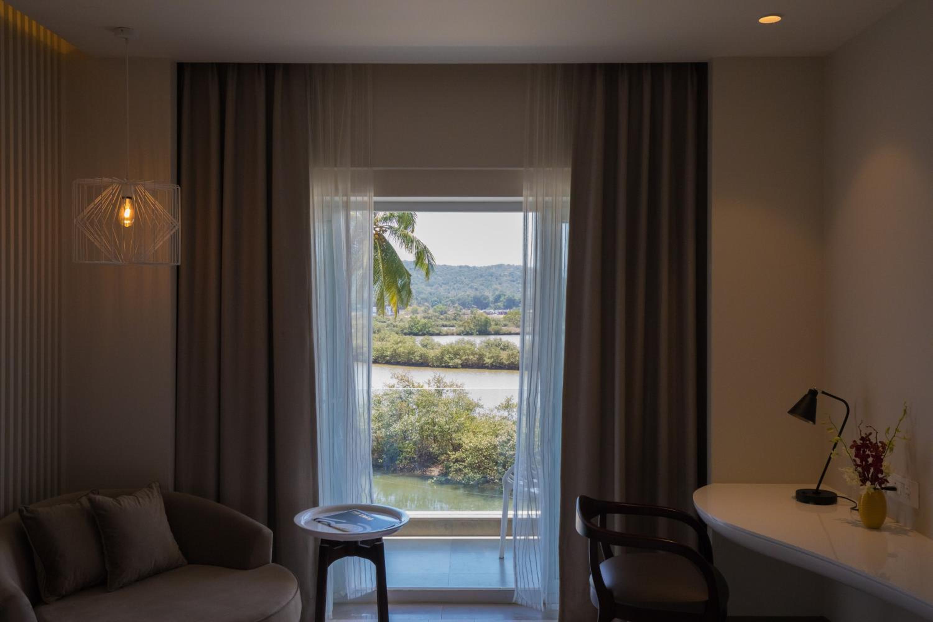 Double Room with River View  Buy 1 Get 1 Free happy hour on alcoholic beverages across all brands + Complimentary 2-pint beers on arrival - Photo 3