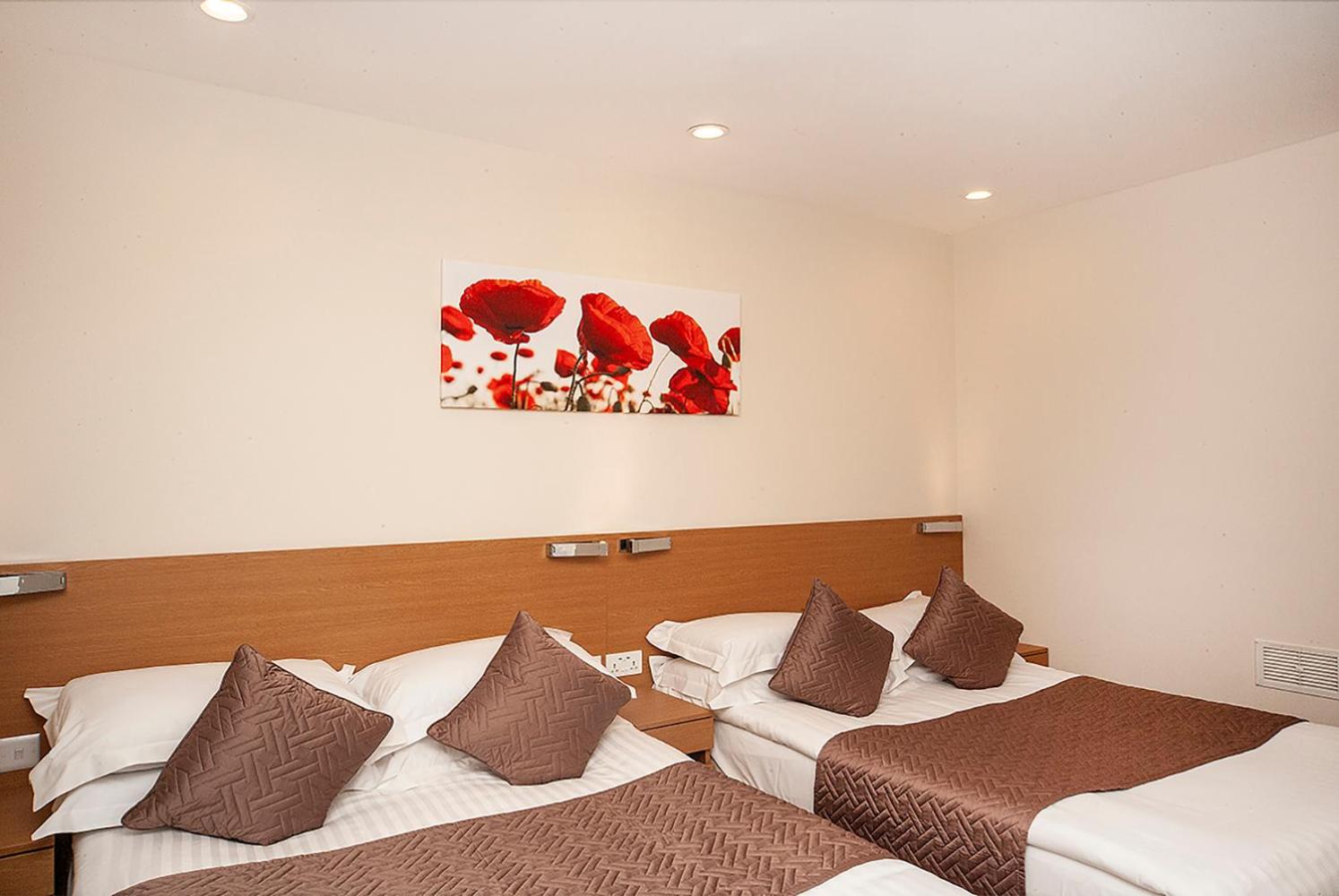 Family Room, 2 Double Beds  photo 3