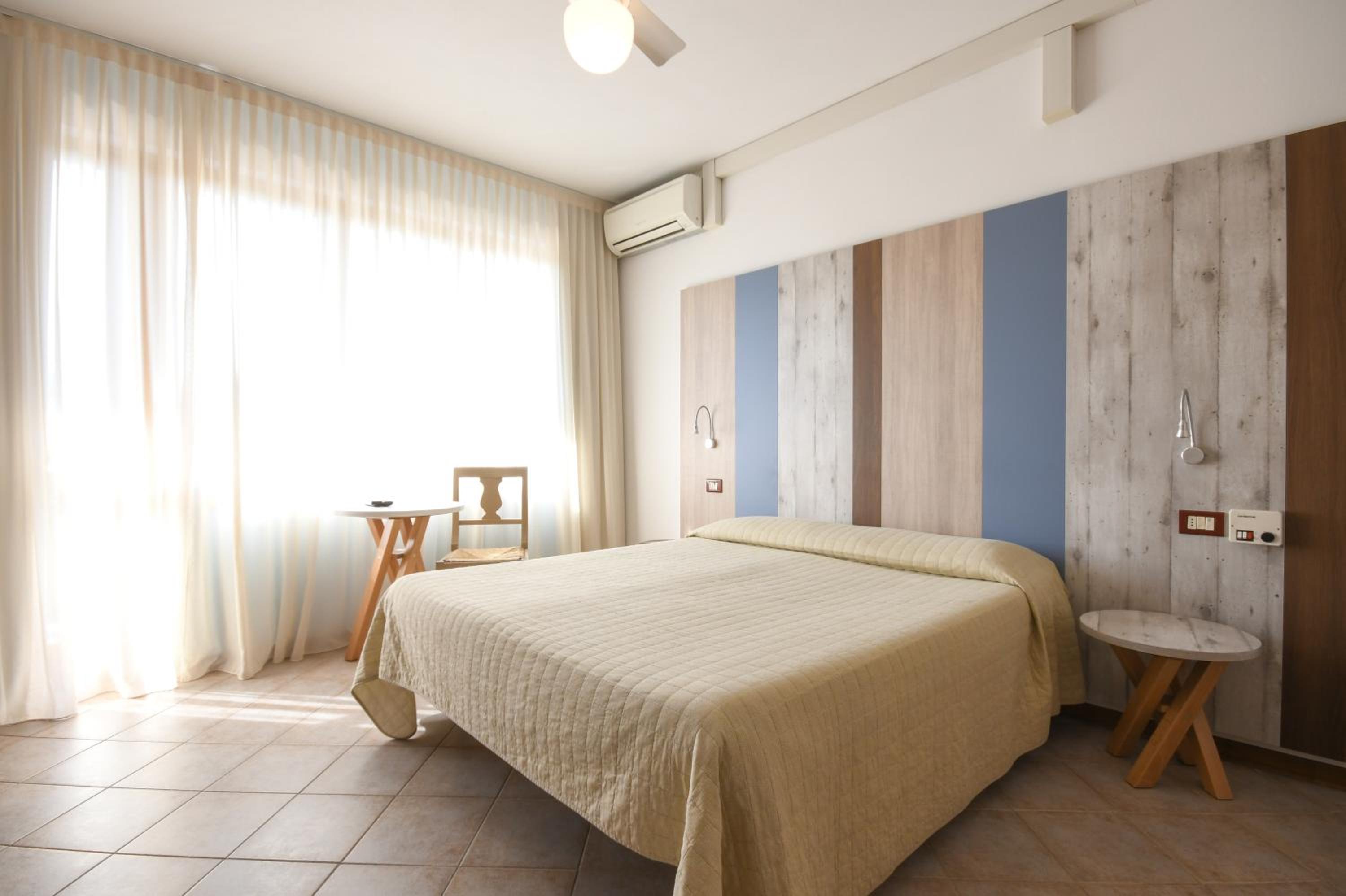 Superior Two-Bedroom Apartment (6 Adults)  with Balcony or Terrace photo 2