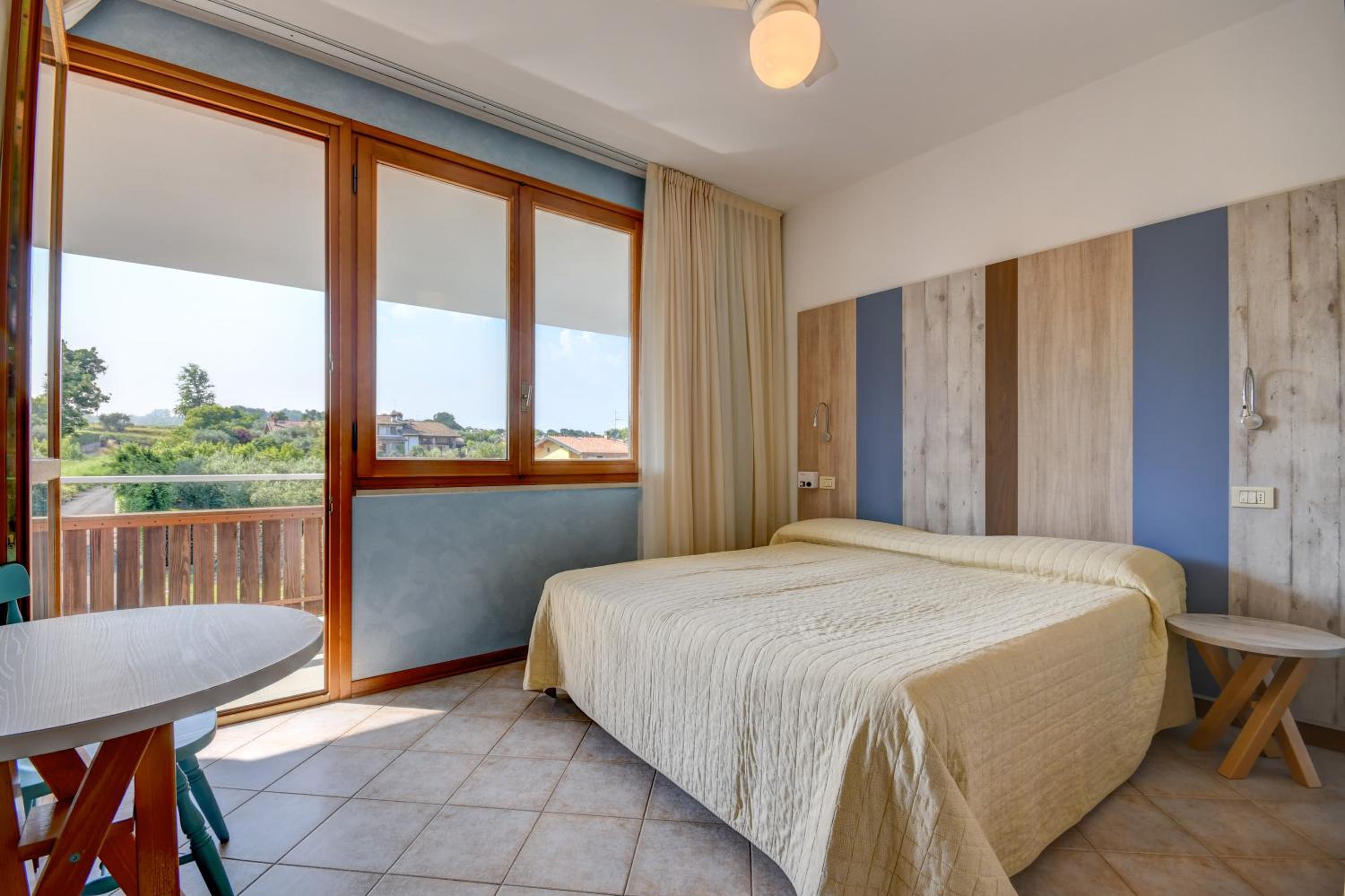 One-Bedroom Apartment (4 Adults) with Balcony or Terrace